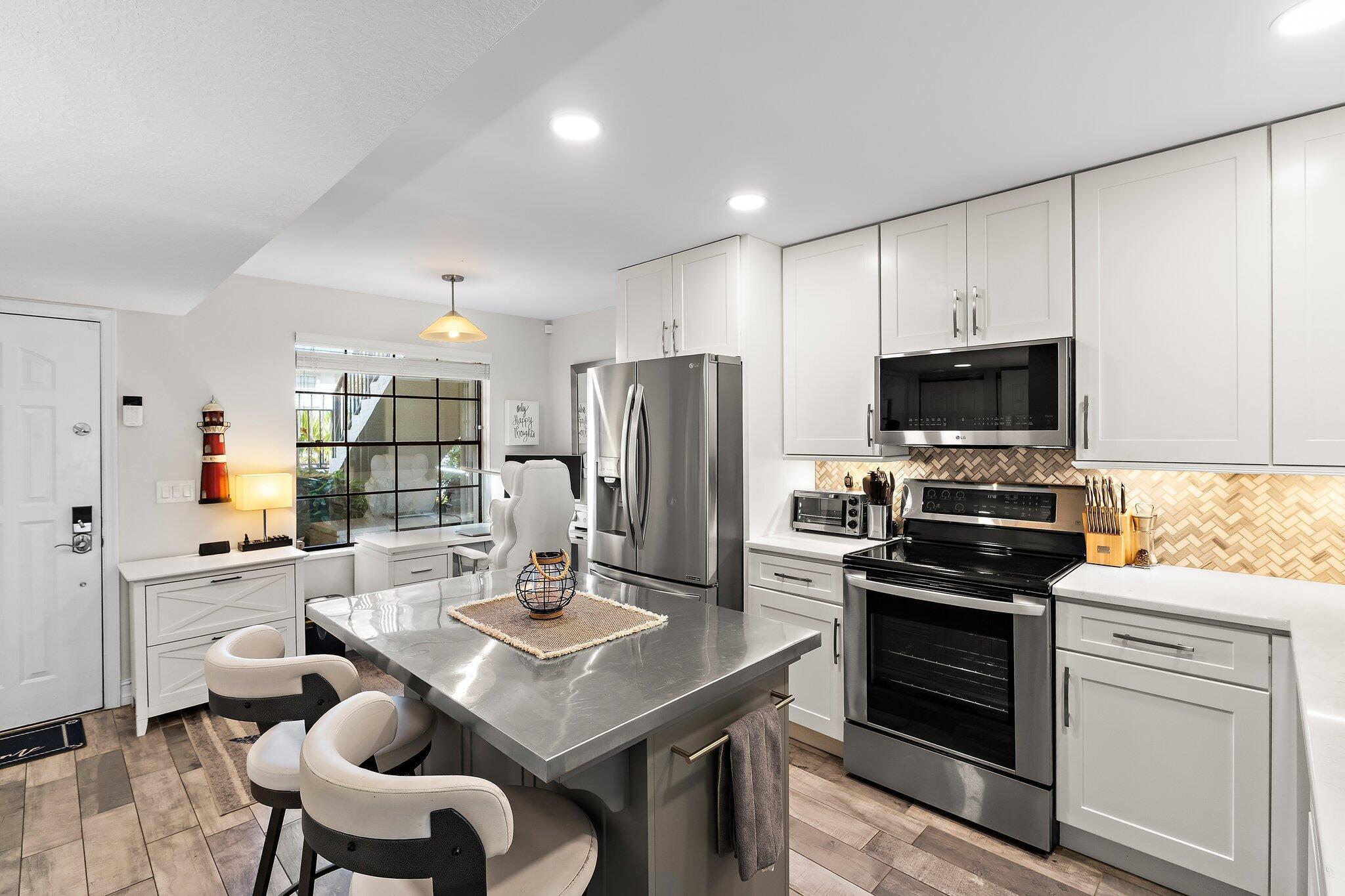 1201 Pinecrest Circle B