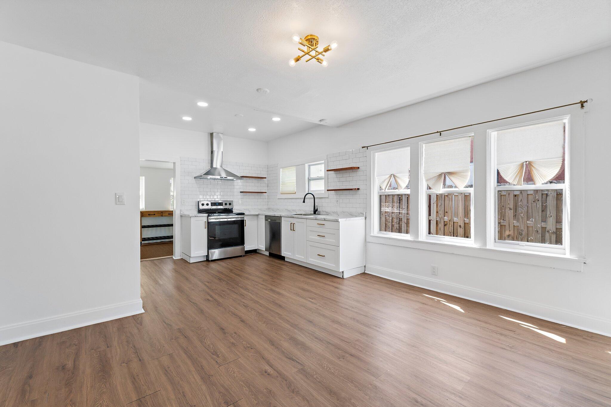 120 NW 4th Avenue