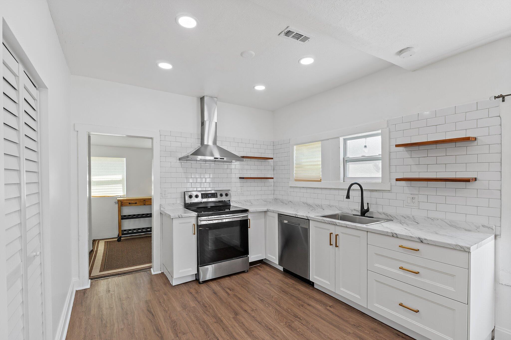 120 NW 4th Avenue