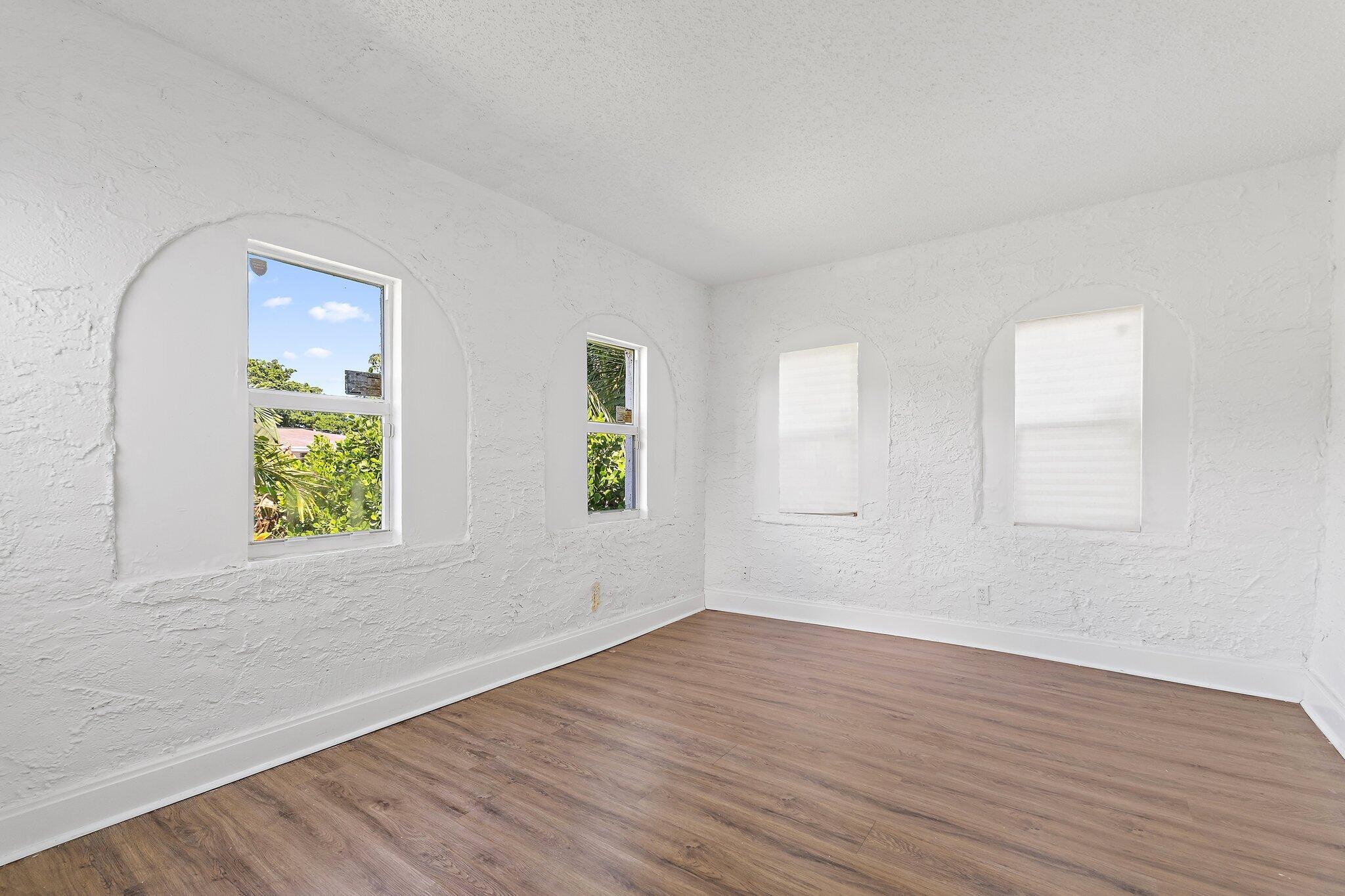 120 NW 4th Avenue