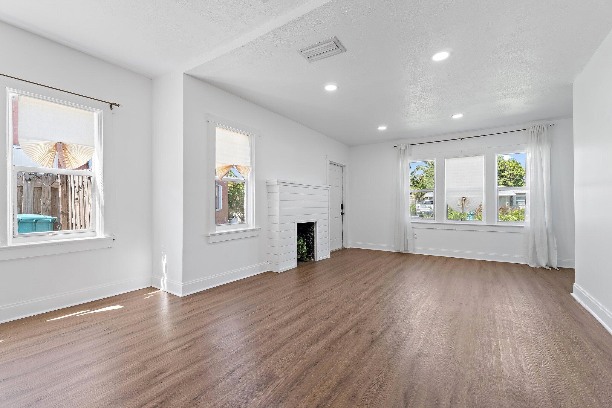 120 NW 4th Avenue