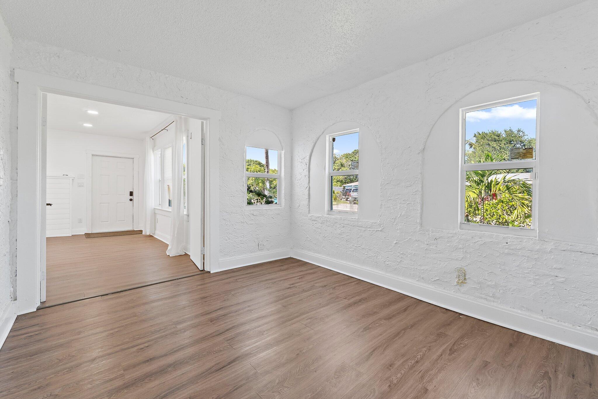 120 NW 4th Avenue