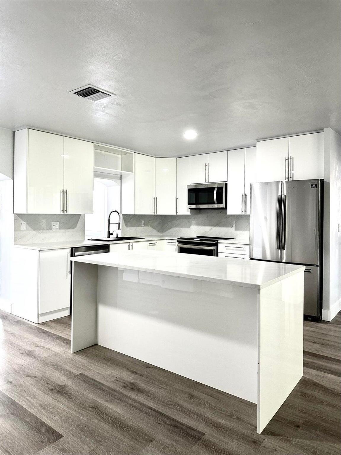 1455 NE Silver Maple Way