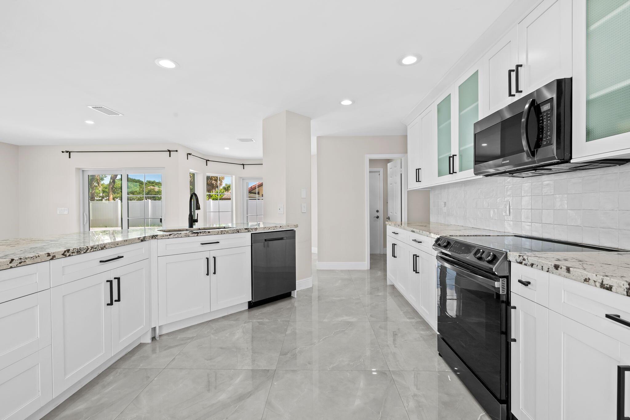 23162 L'Ermitage Circle