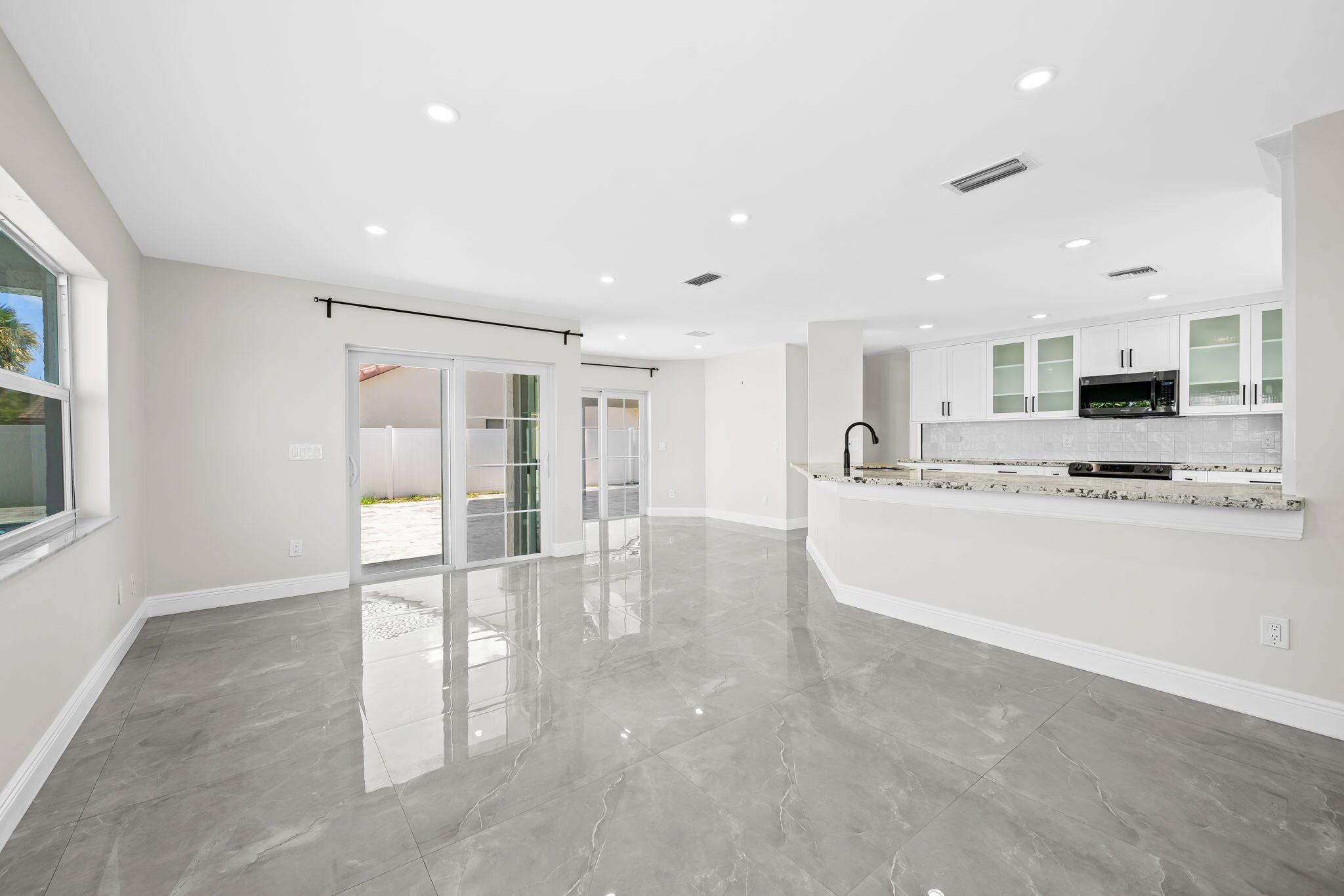 23162 L'Ermitage Circle