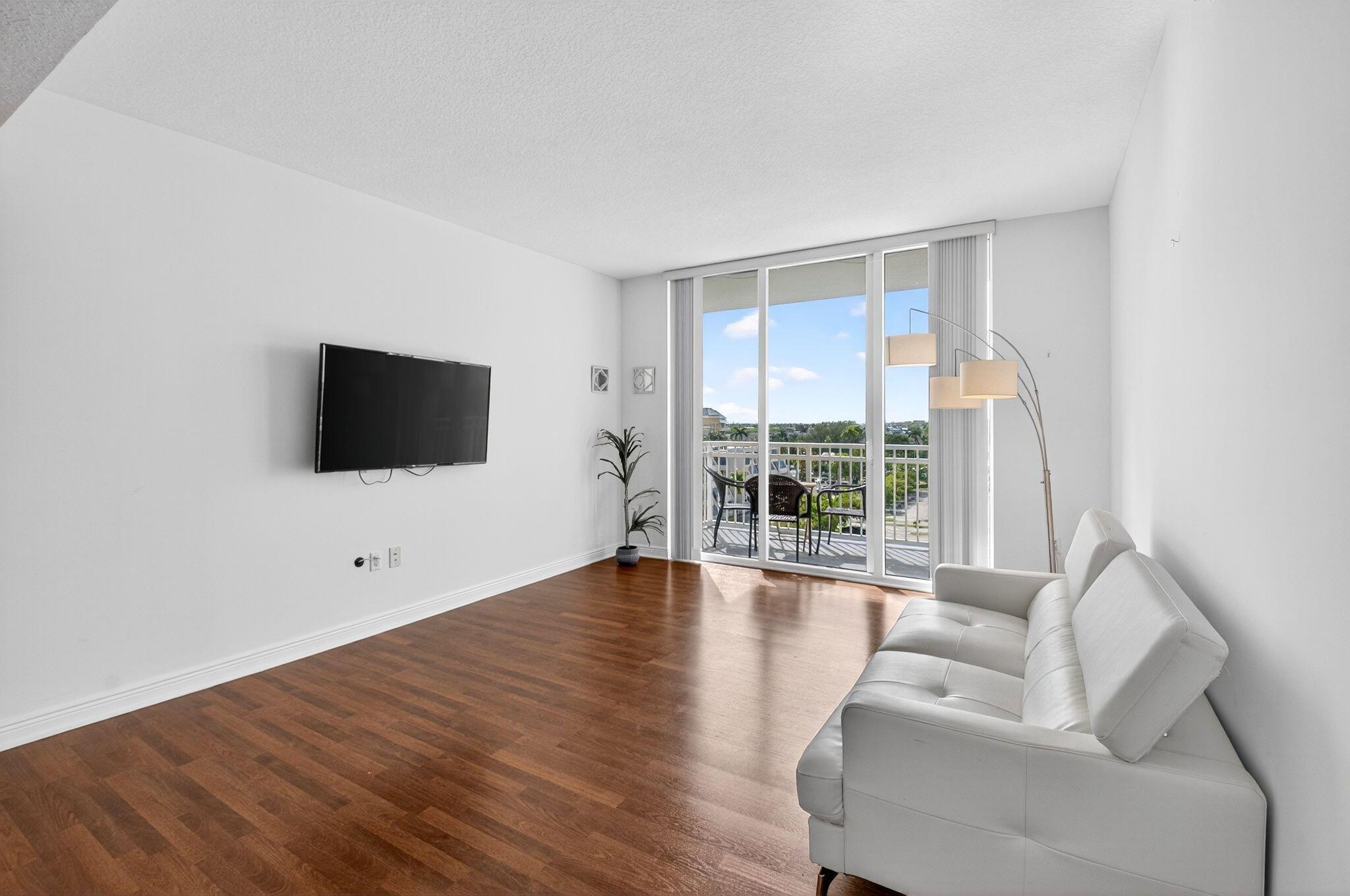 350 N Federal Highway 714