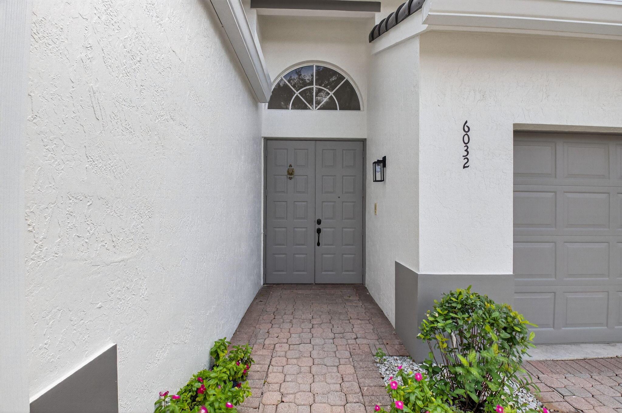 6032 Rossmoor Lakes Court