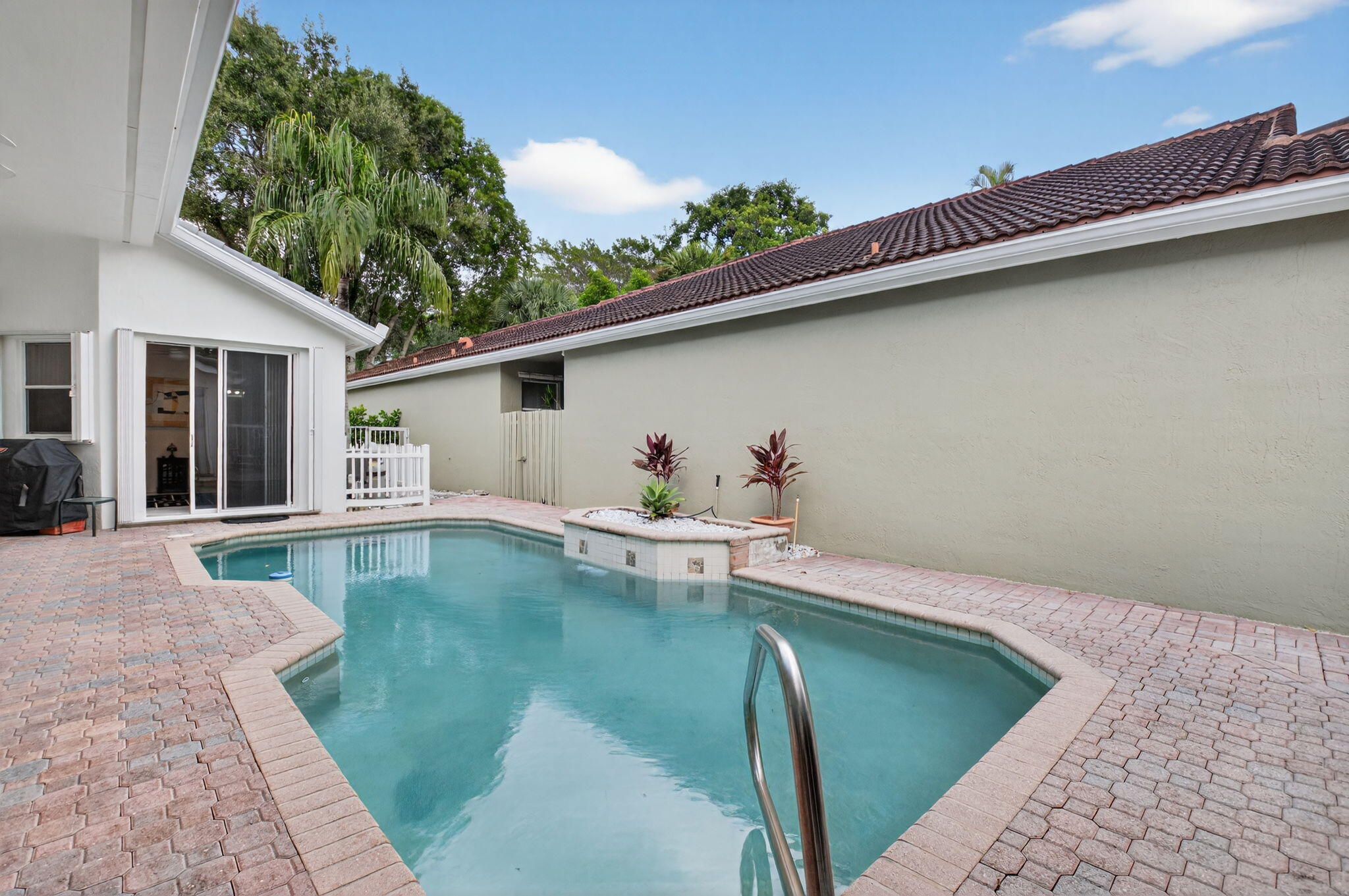 6032 Rossmoor Lakes Court