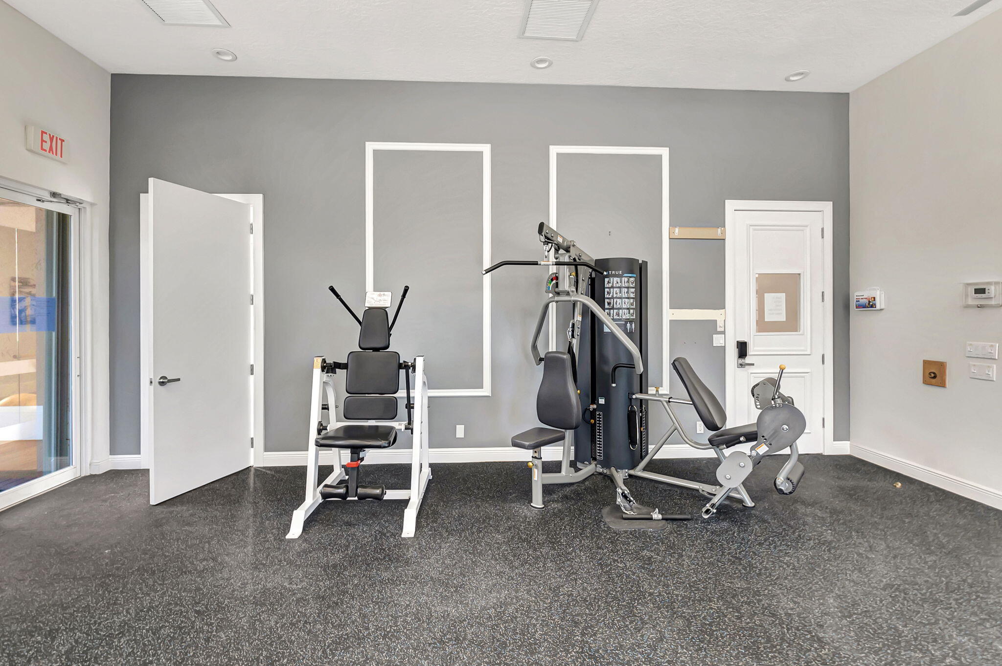 6032 Rossmoor Lakes Court