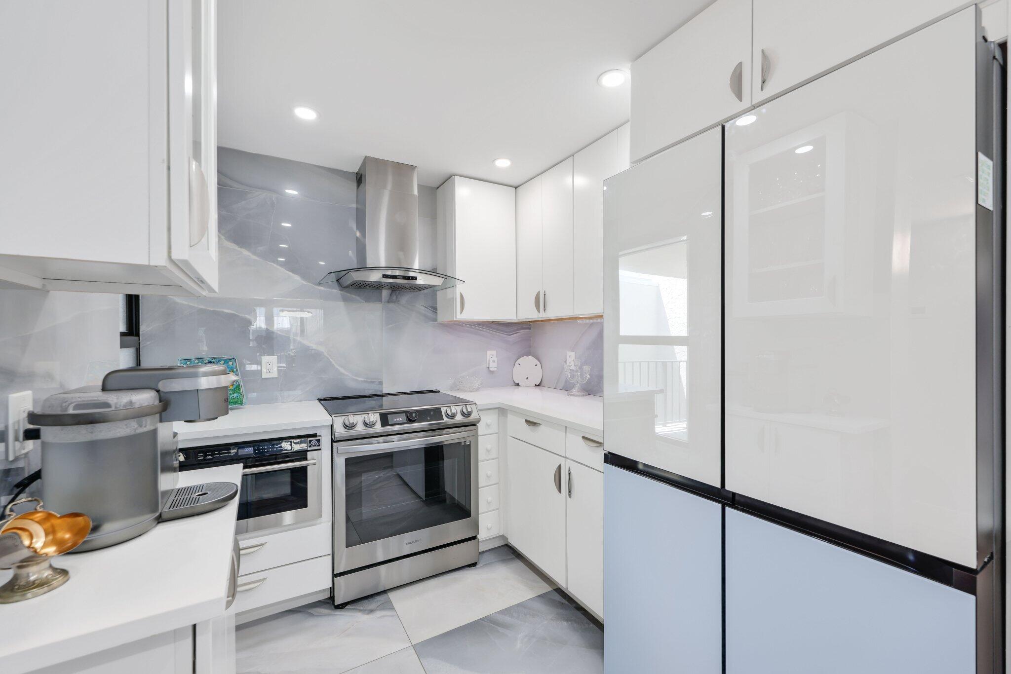 12 Royal Palm Way Unit 605