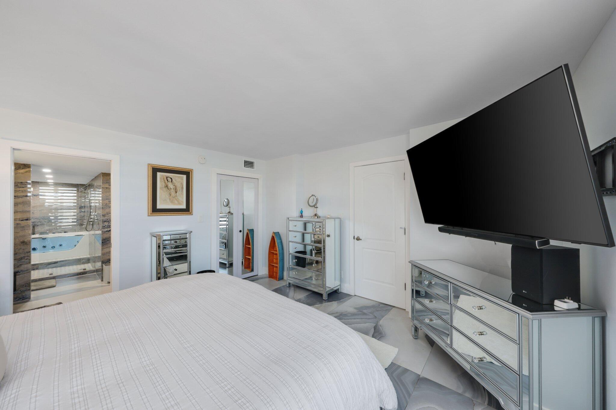 12 Royal Palm Way Unit 605