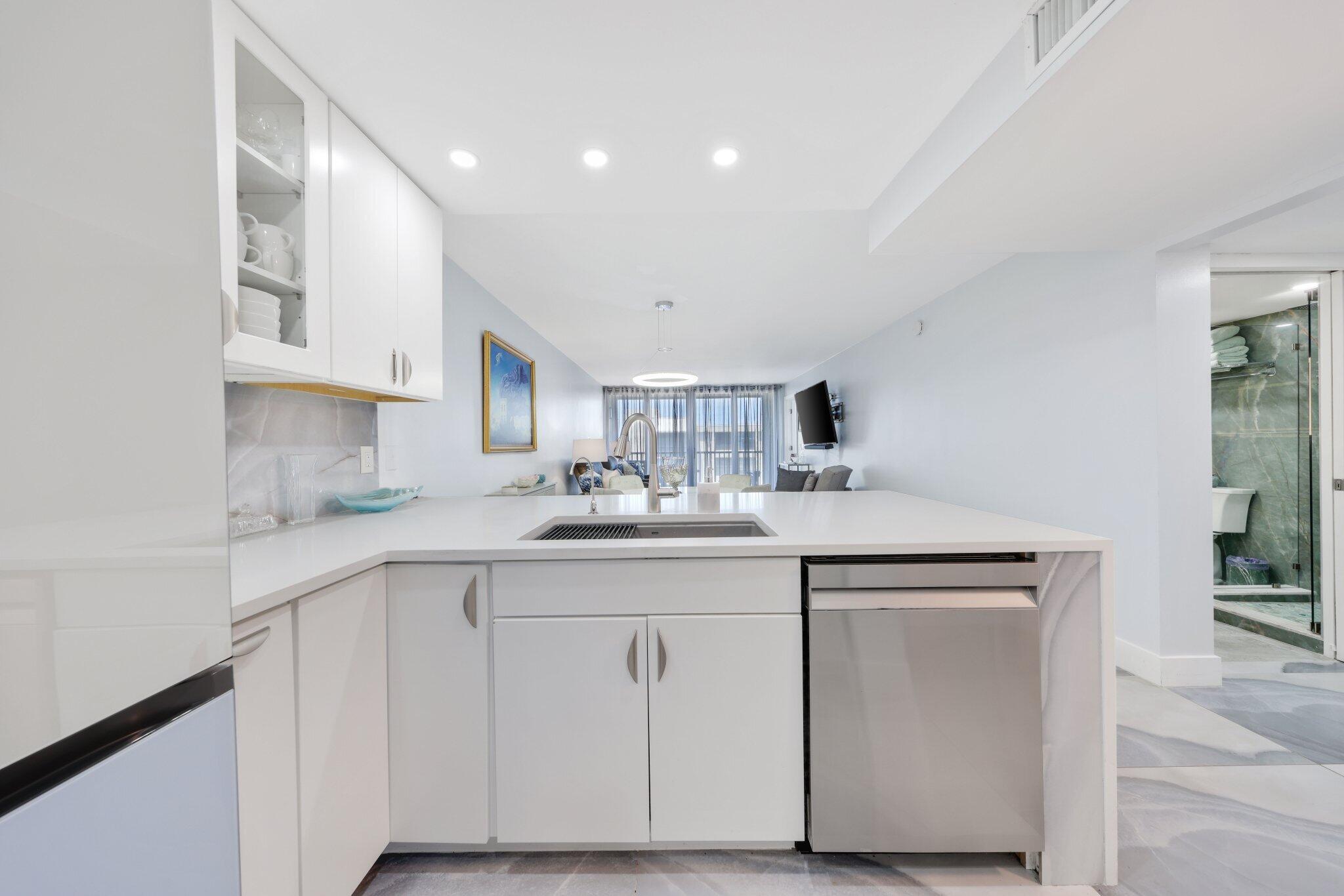 12 Royal Palm Way Unit 605