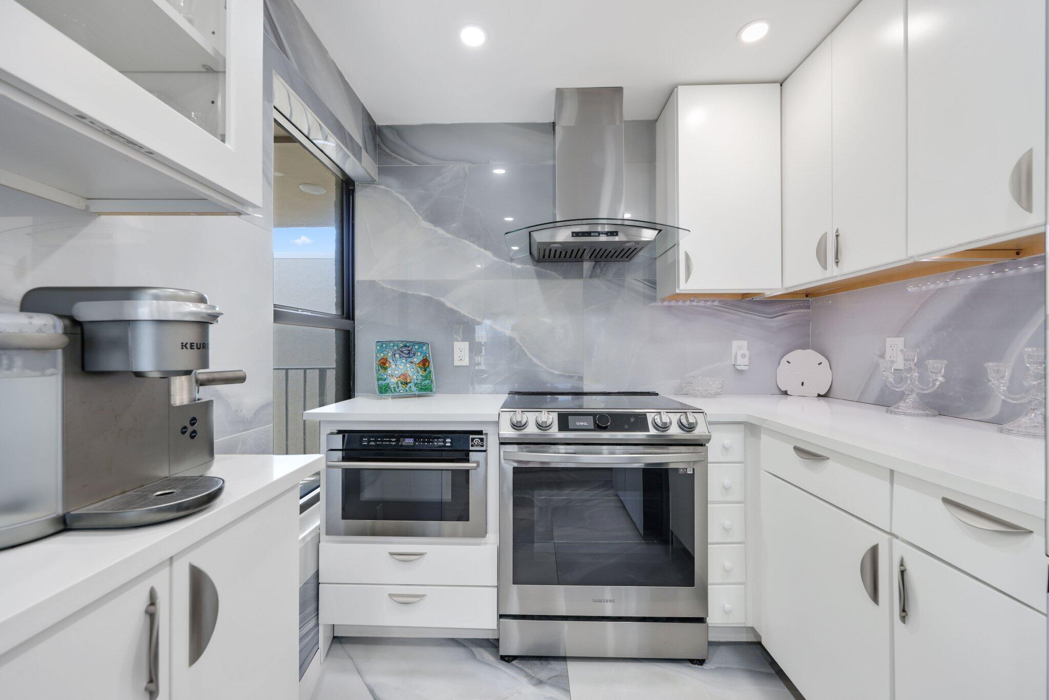 12 Royal Palm Way Unit 605
