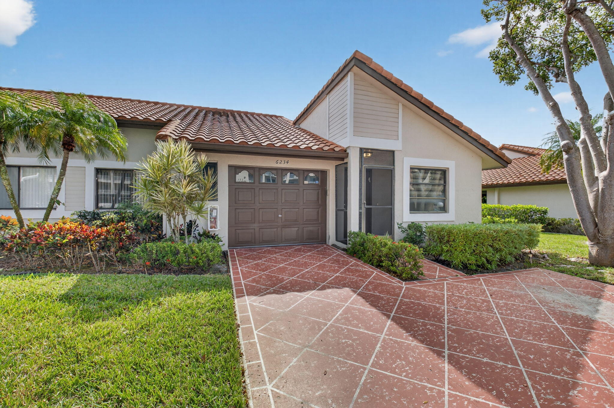 6234 Pointe Regal Circle