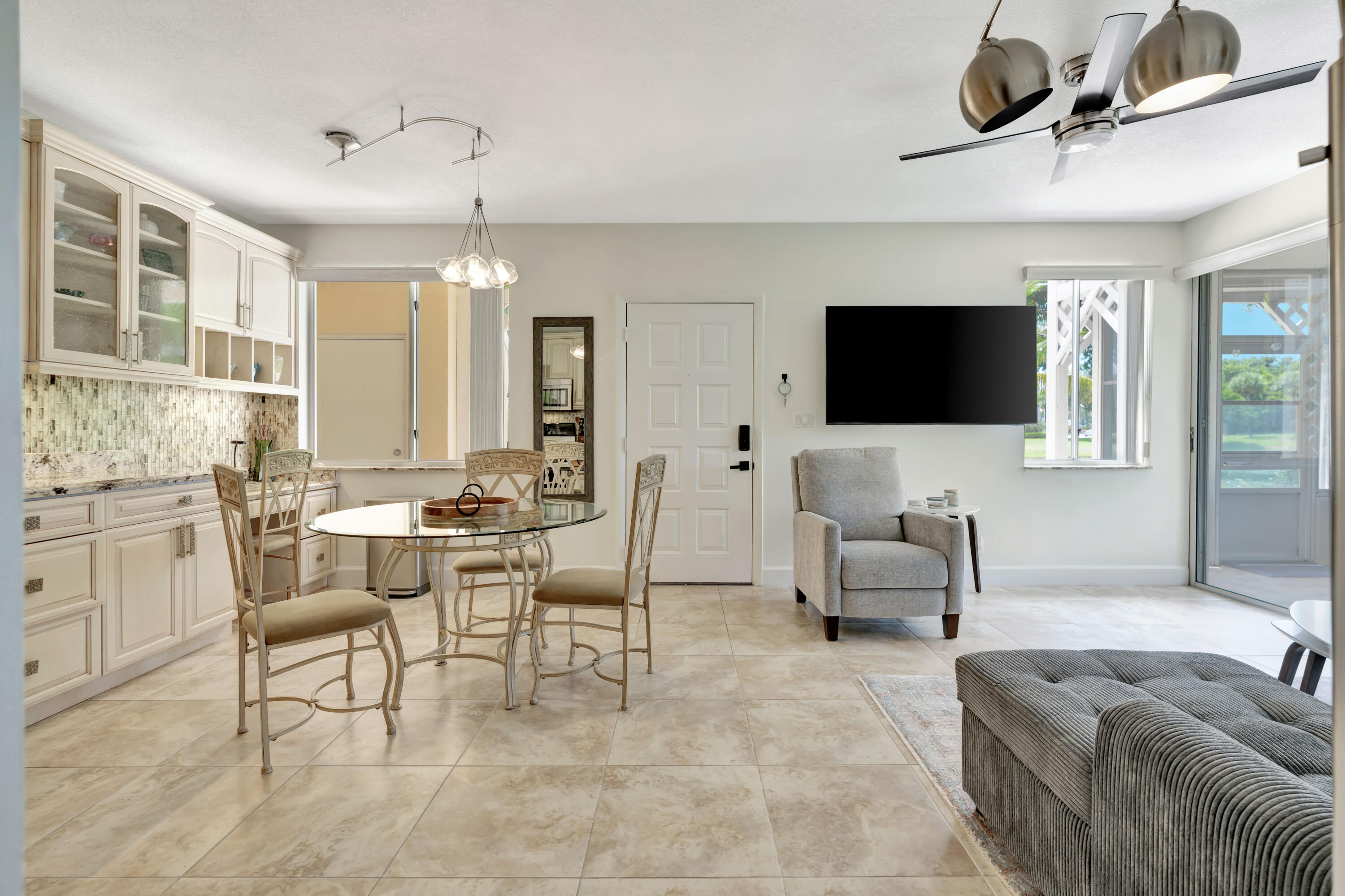 353 S Us Highway 1 A4