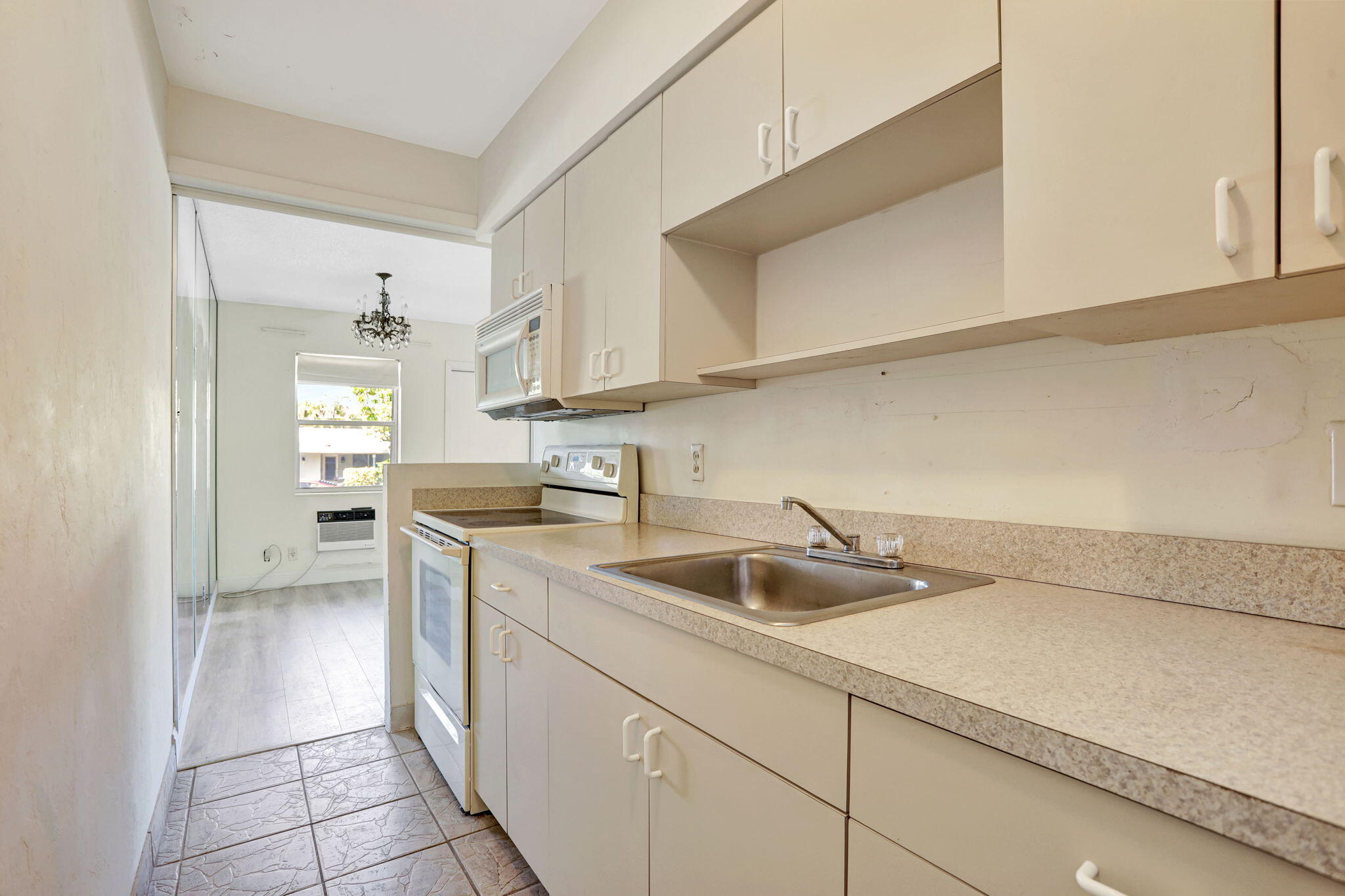 3212 NE 8th Court 7