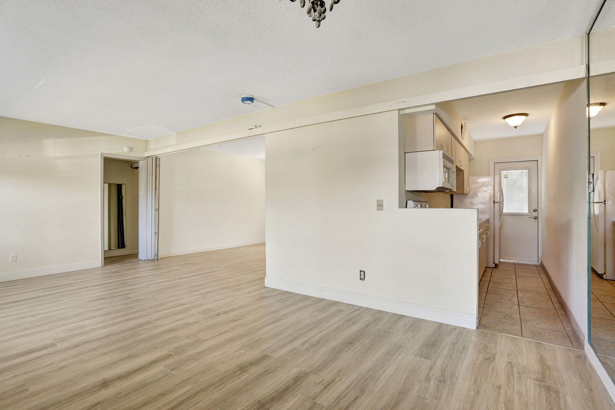 3212 NE 8th Court 7
