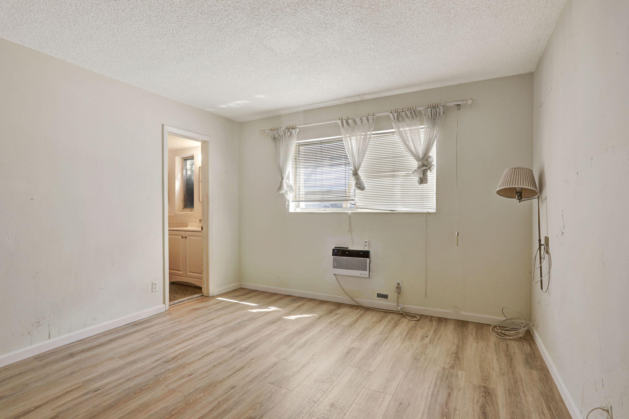 3212 NE 8th Court 7