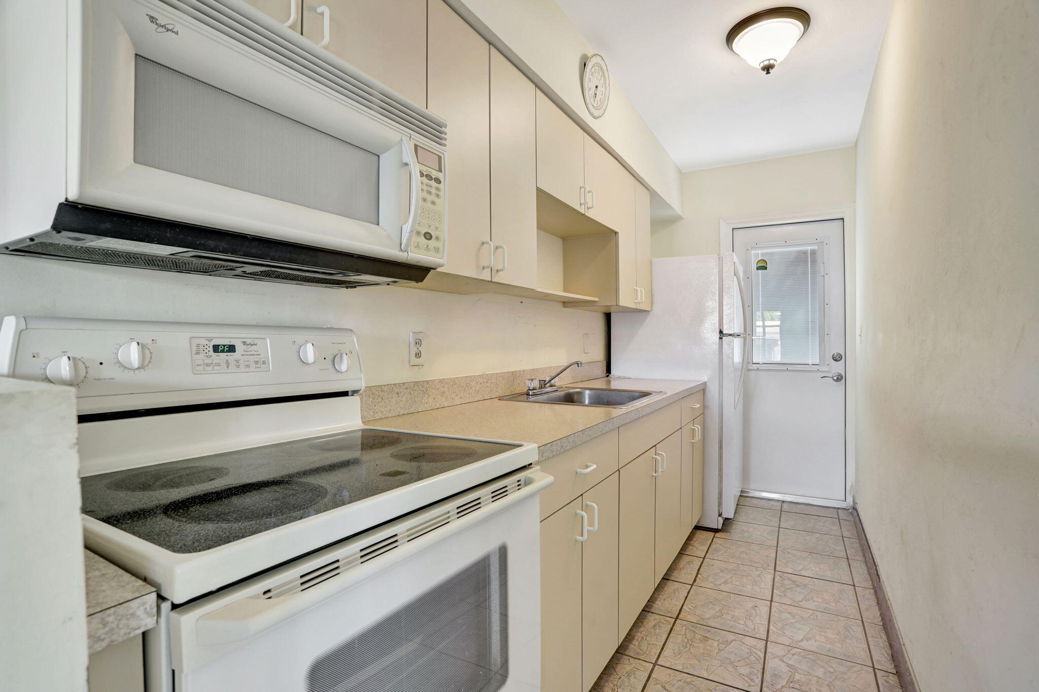 3212 NE 8th Court 7