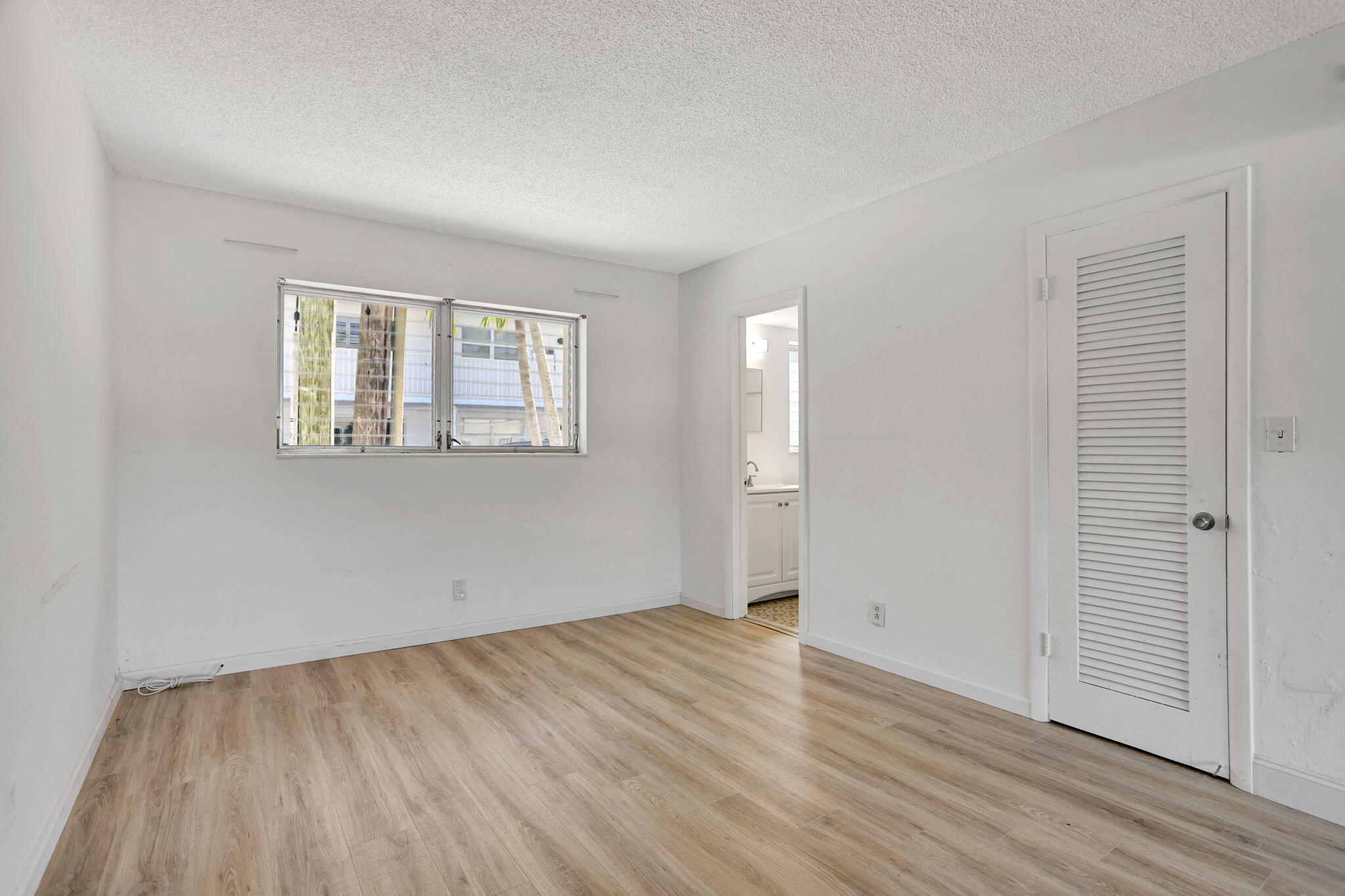 3212 NE 8th Court 7
