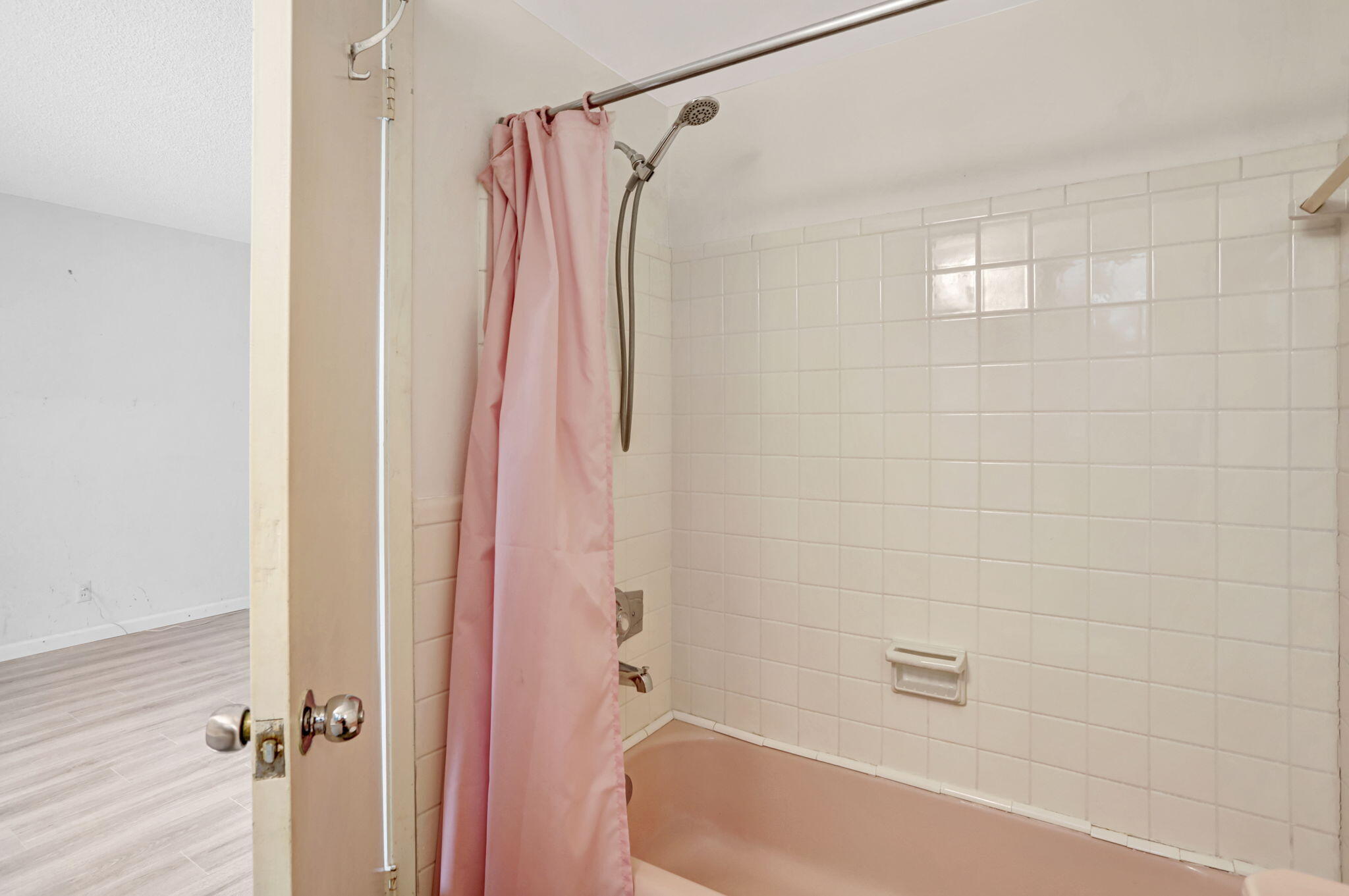 3212 NE 8th Court 7