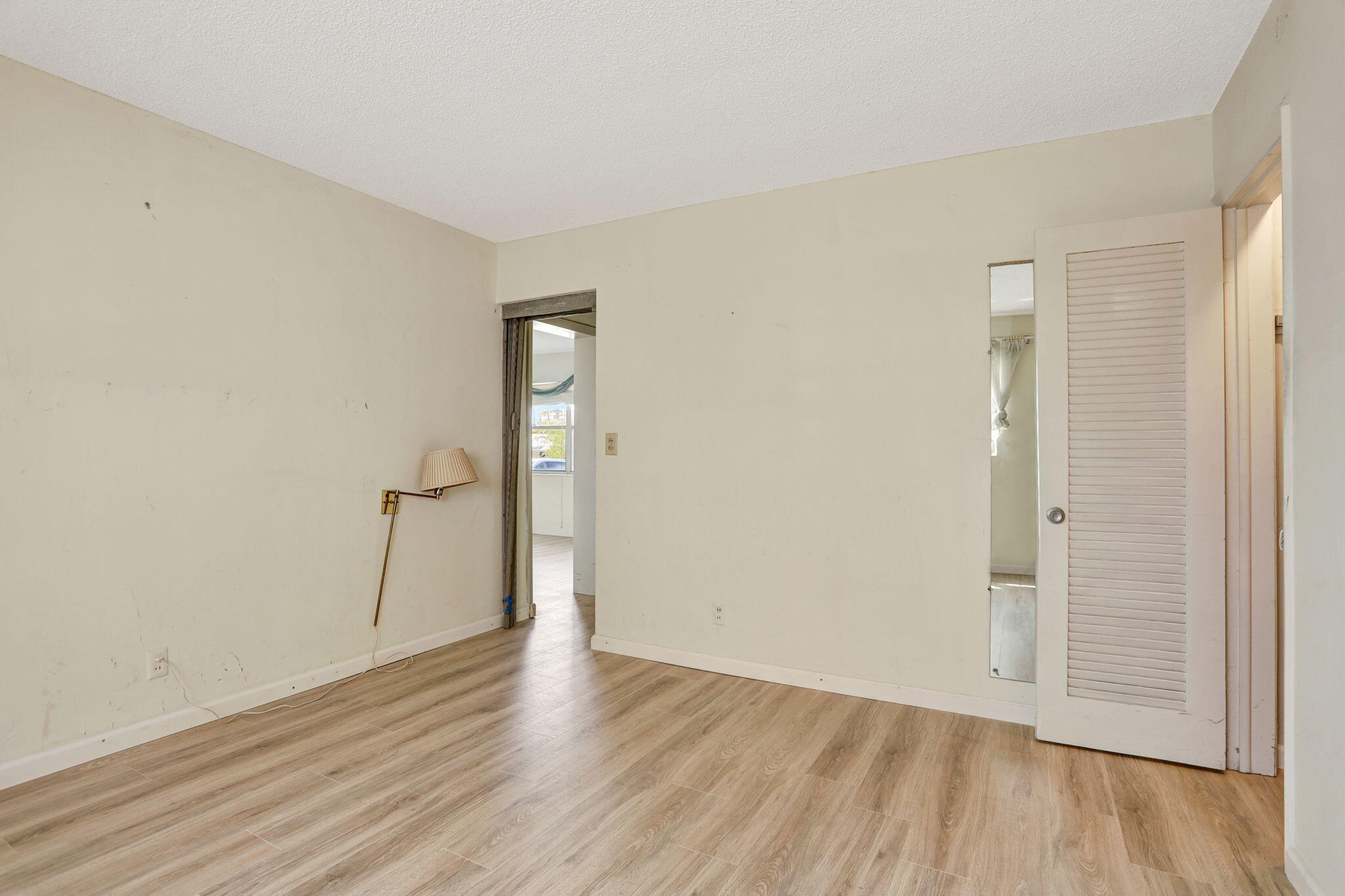 3212 NE 8th Court 7
