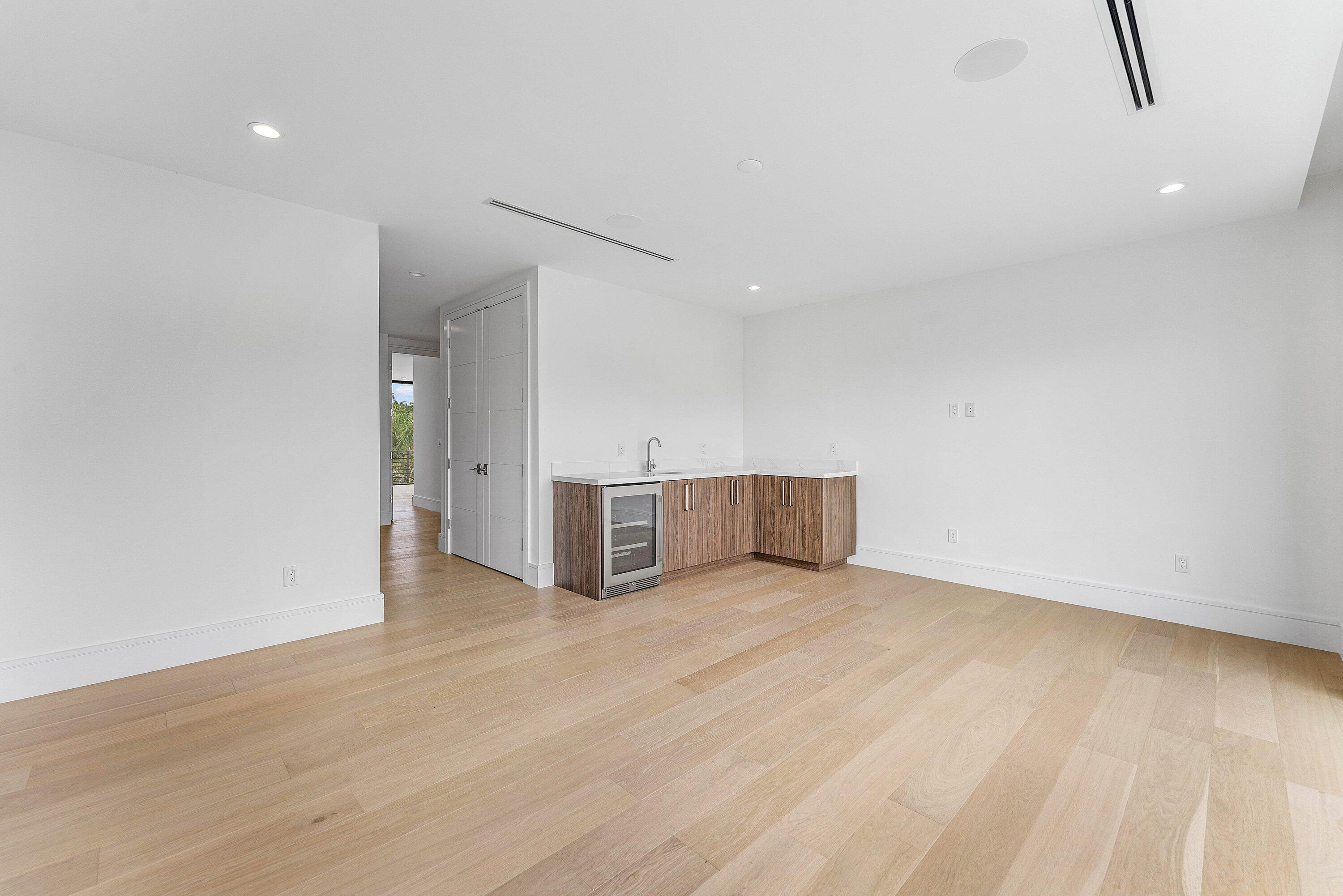 498 NE 6th Street