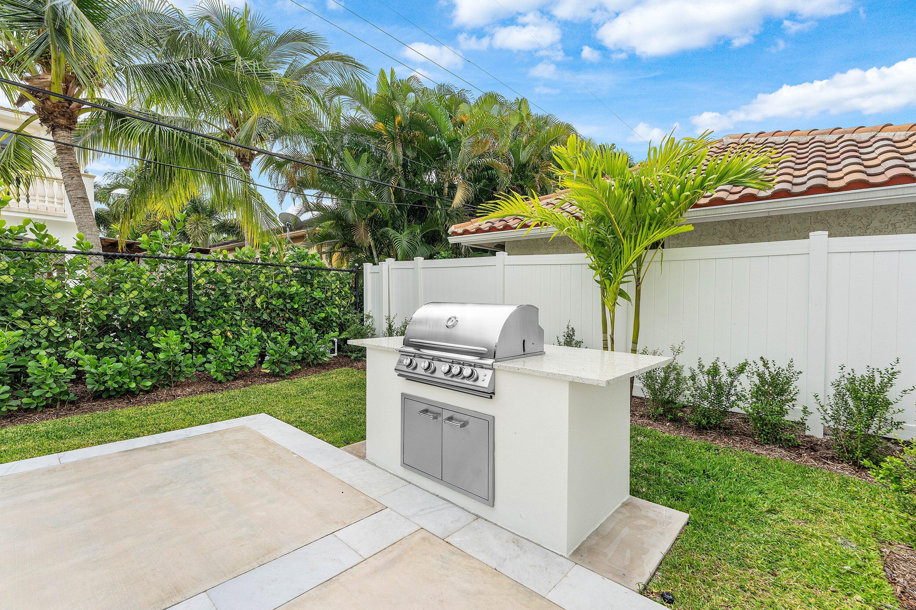 498 NE 6th Street