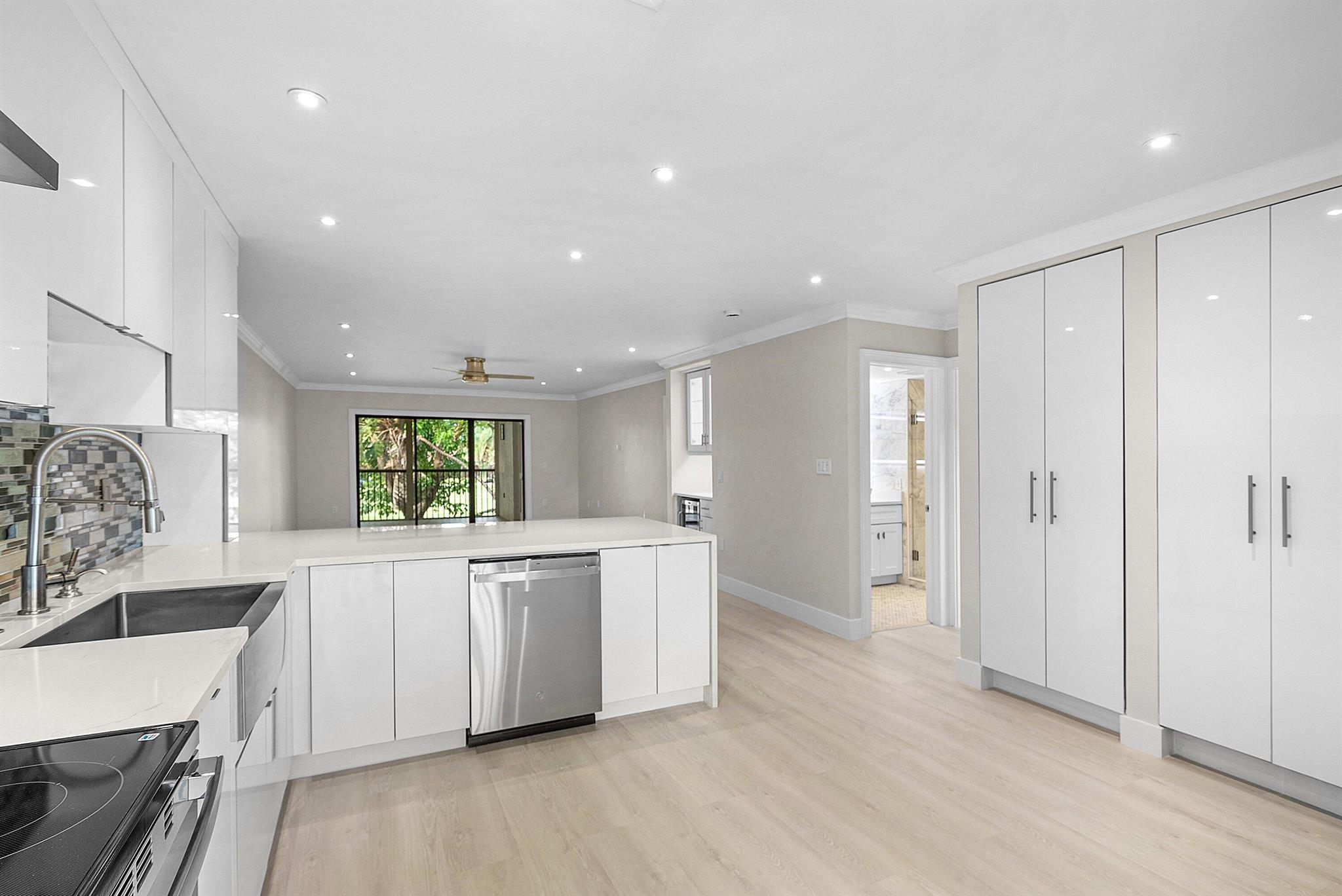 18 Stratford Drive E F