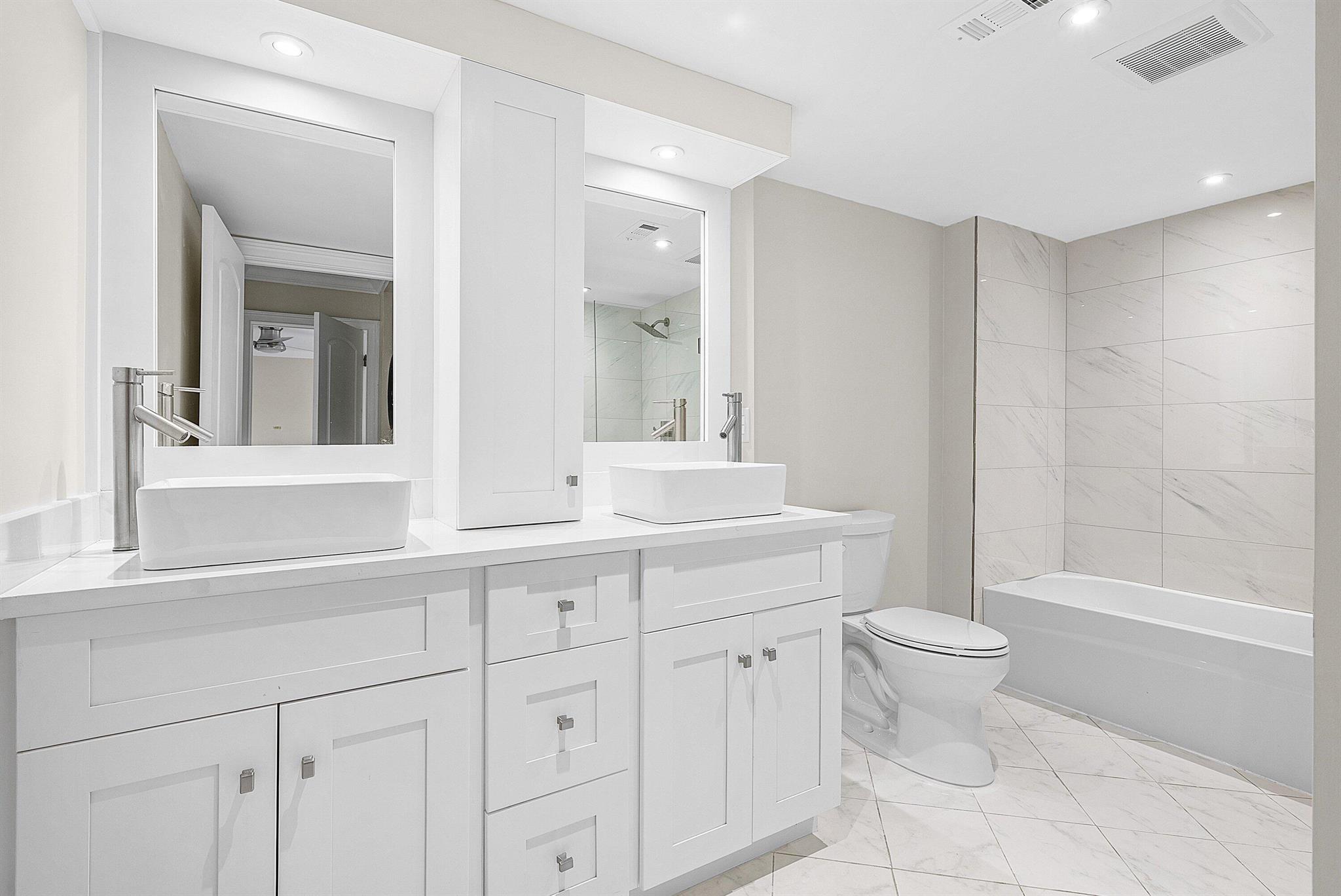 18 Stratford Drive E F