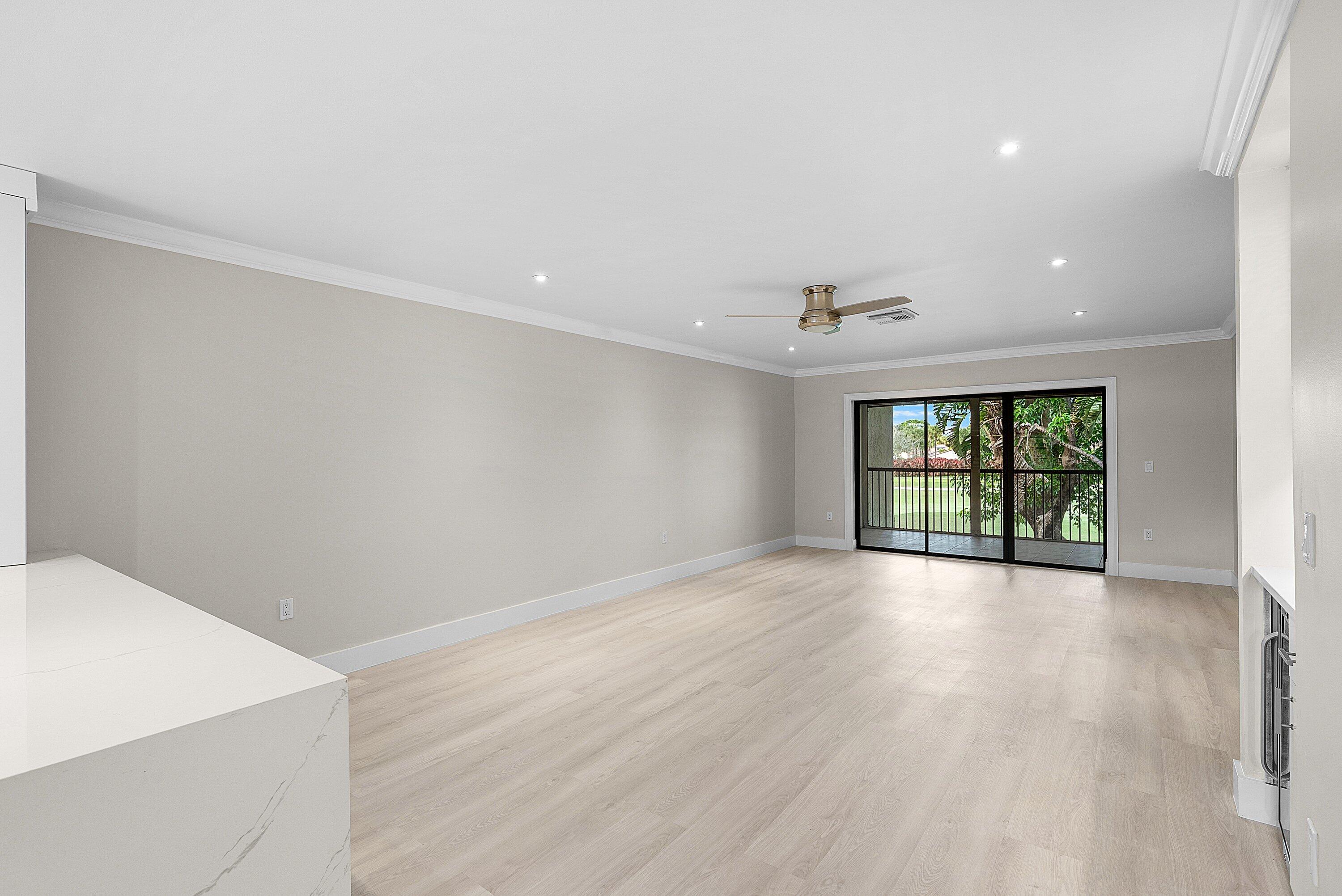 18 Stratford Drive E F