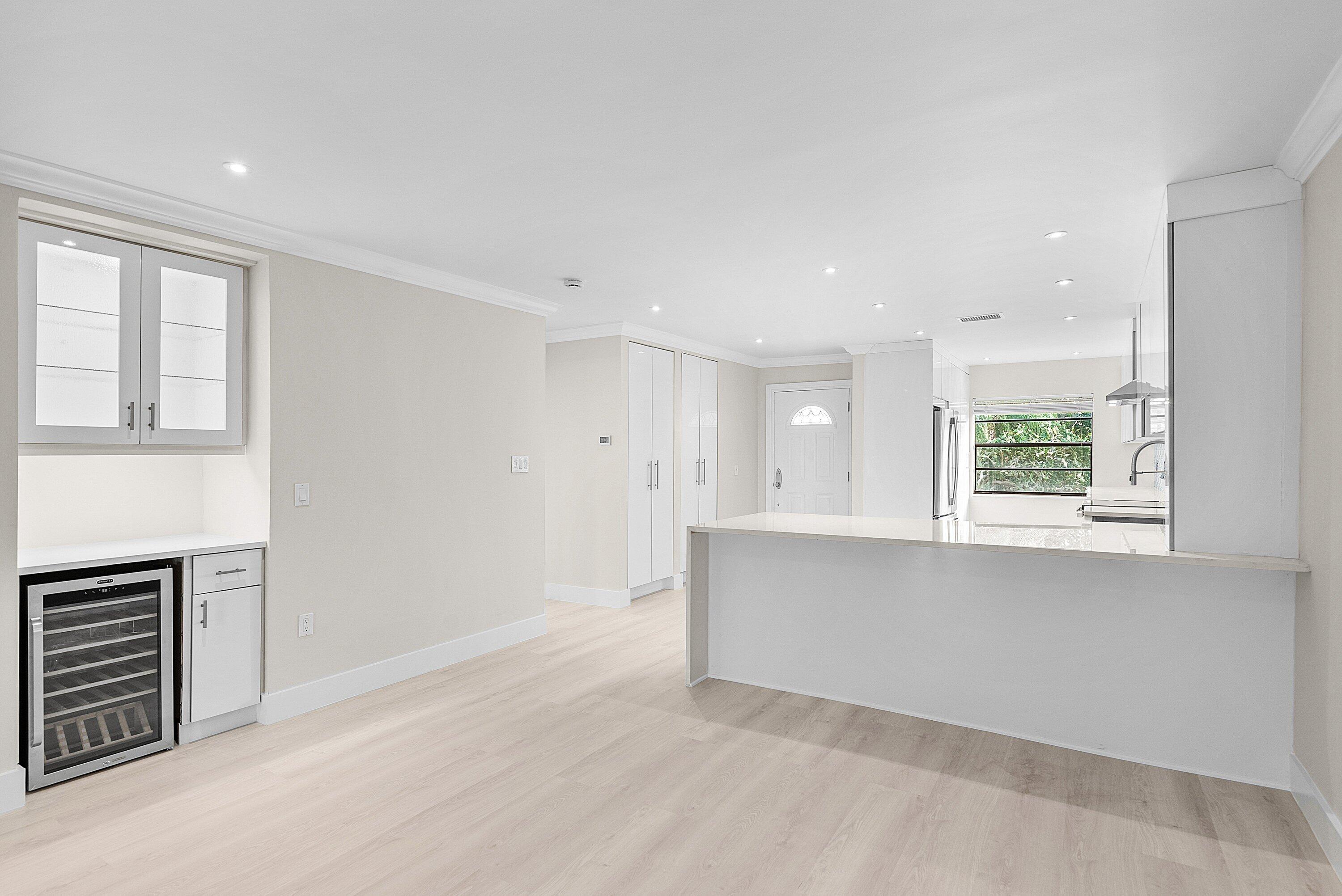 18 Stratford Drive E F