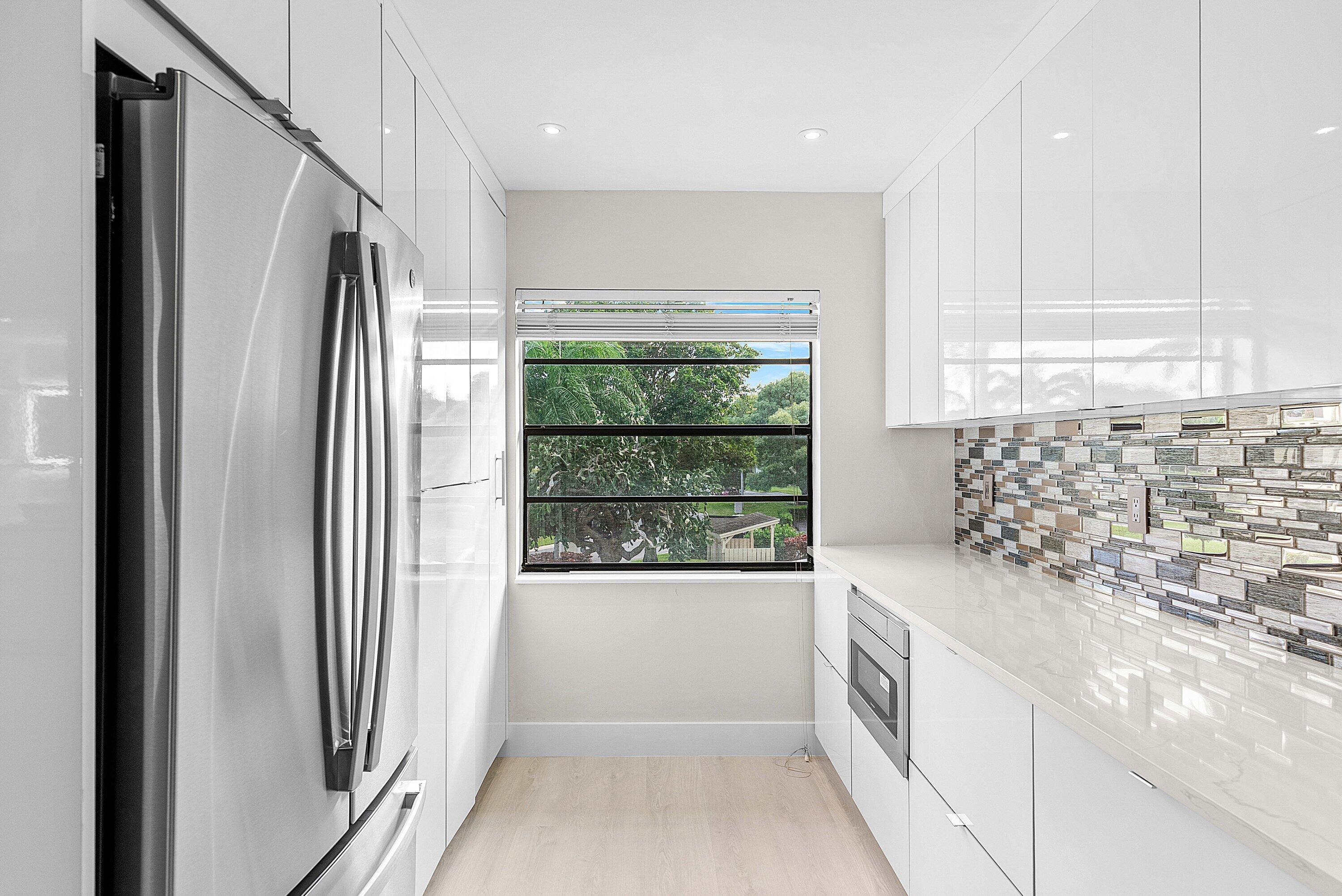 18 Stratford Drive E F