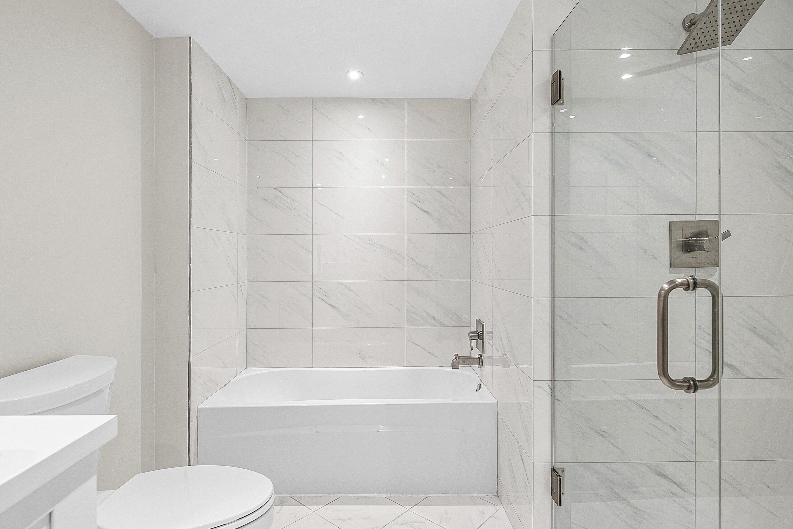 18 Stratford Drive E F