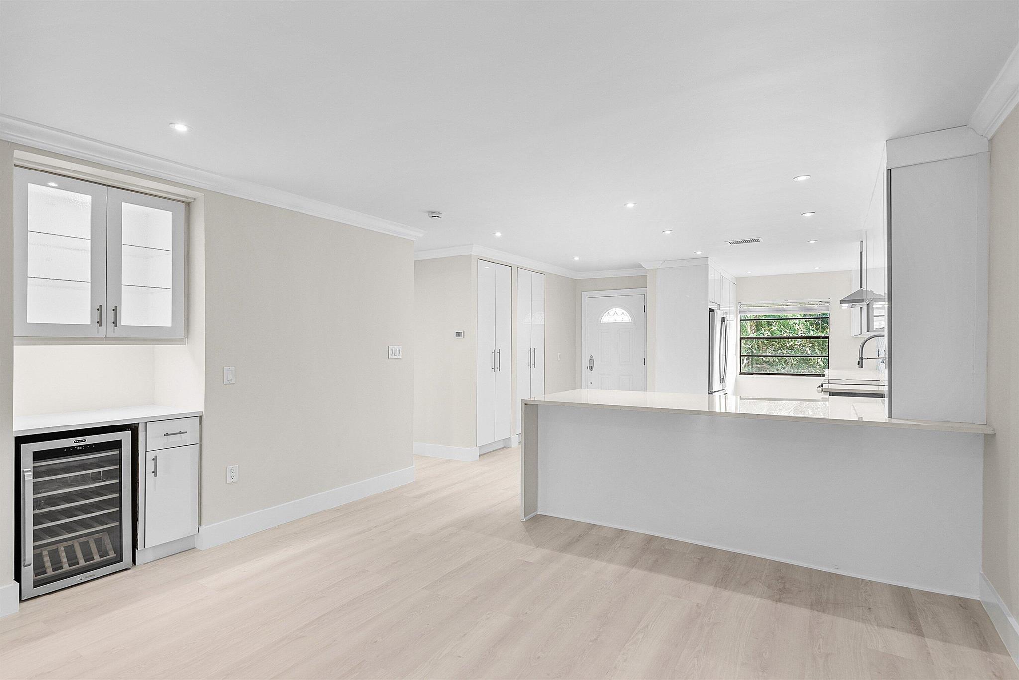 18 Stratford Drive E F