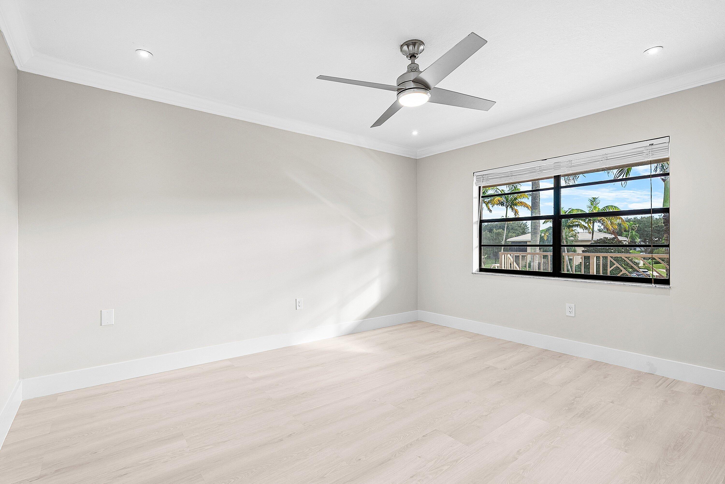 18 Stratford Drive E F