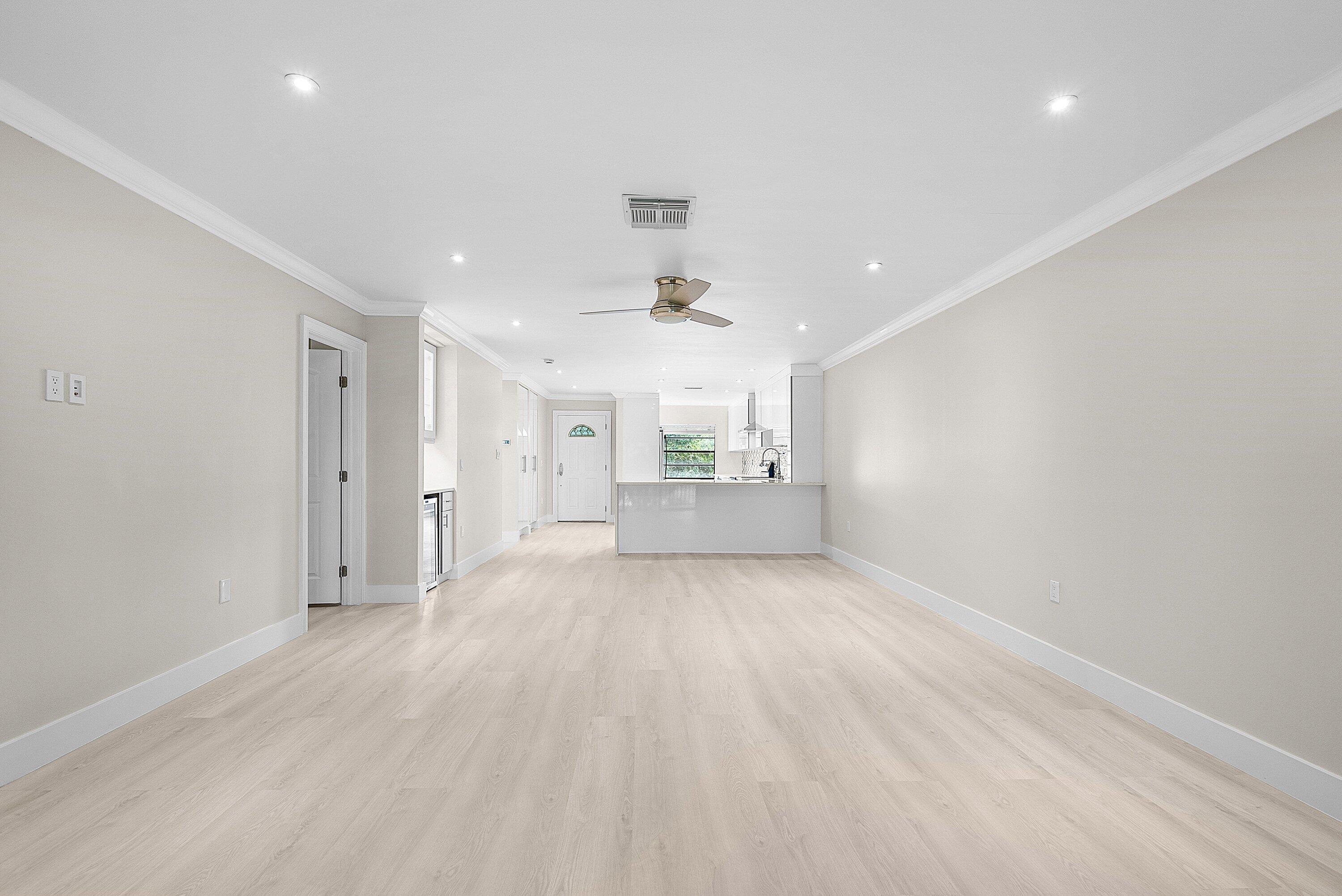 18 Stratford Drive E F