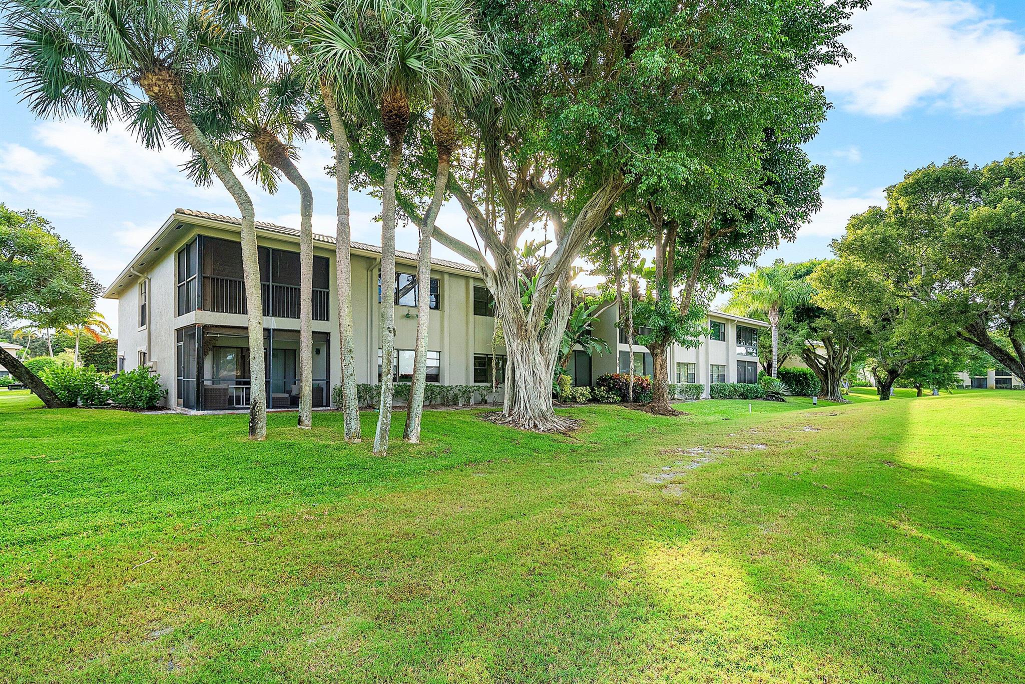 18 Stratford Drive E F