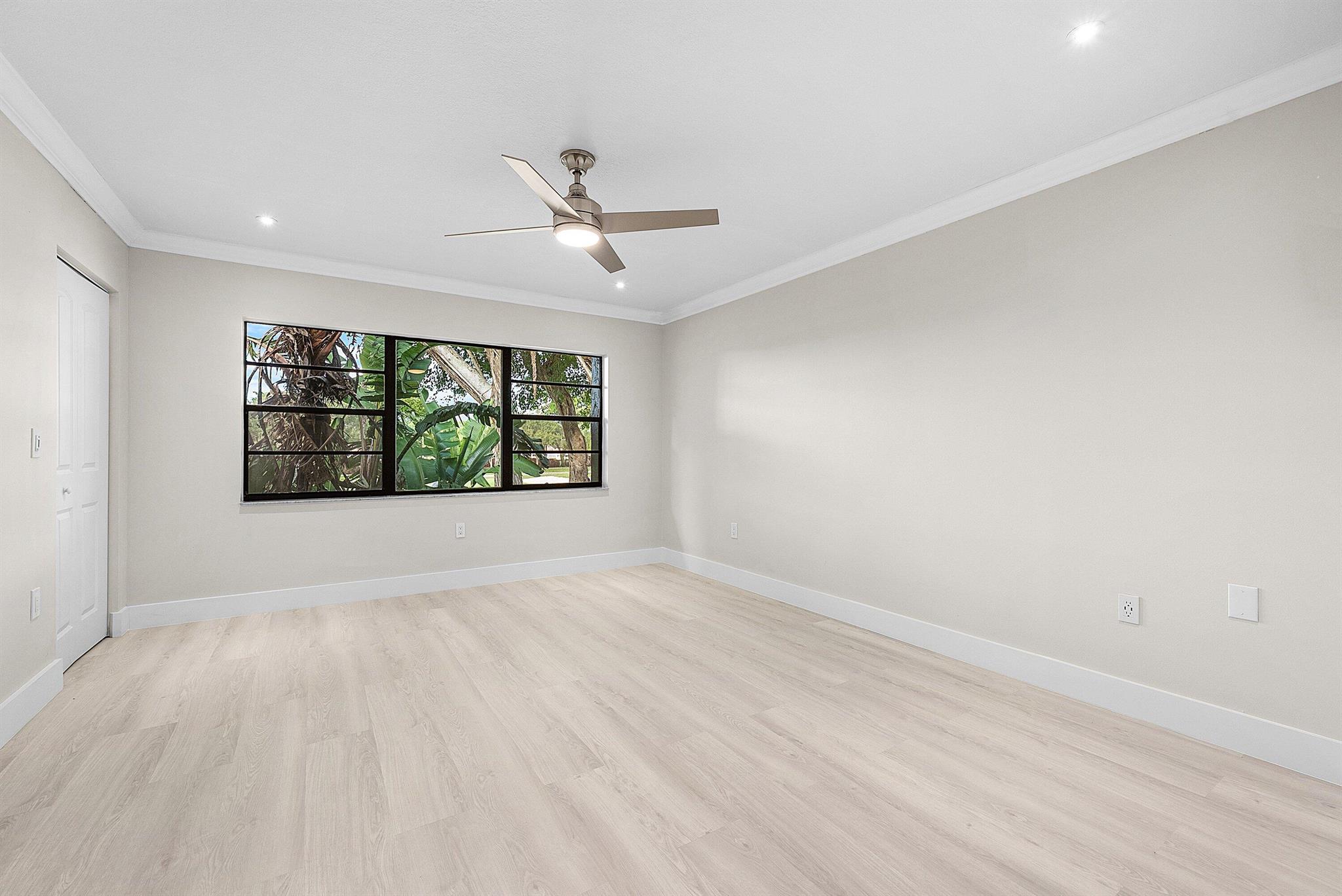 18 Stratford Drive E F