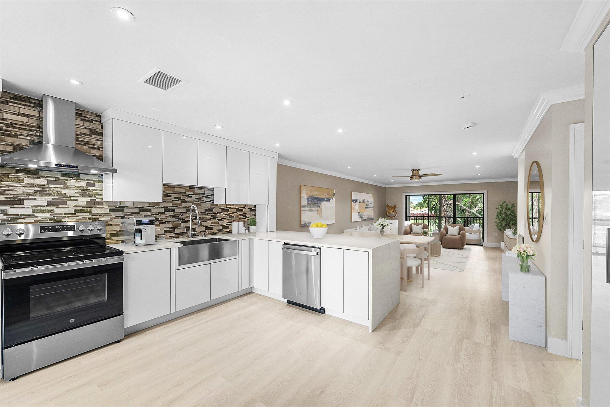 18 Stratford Drive E F