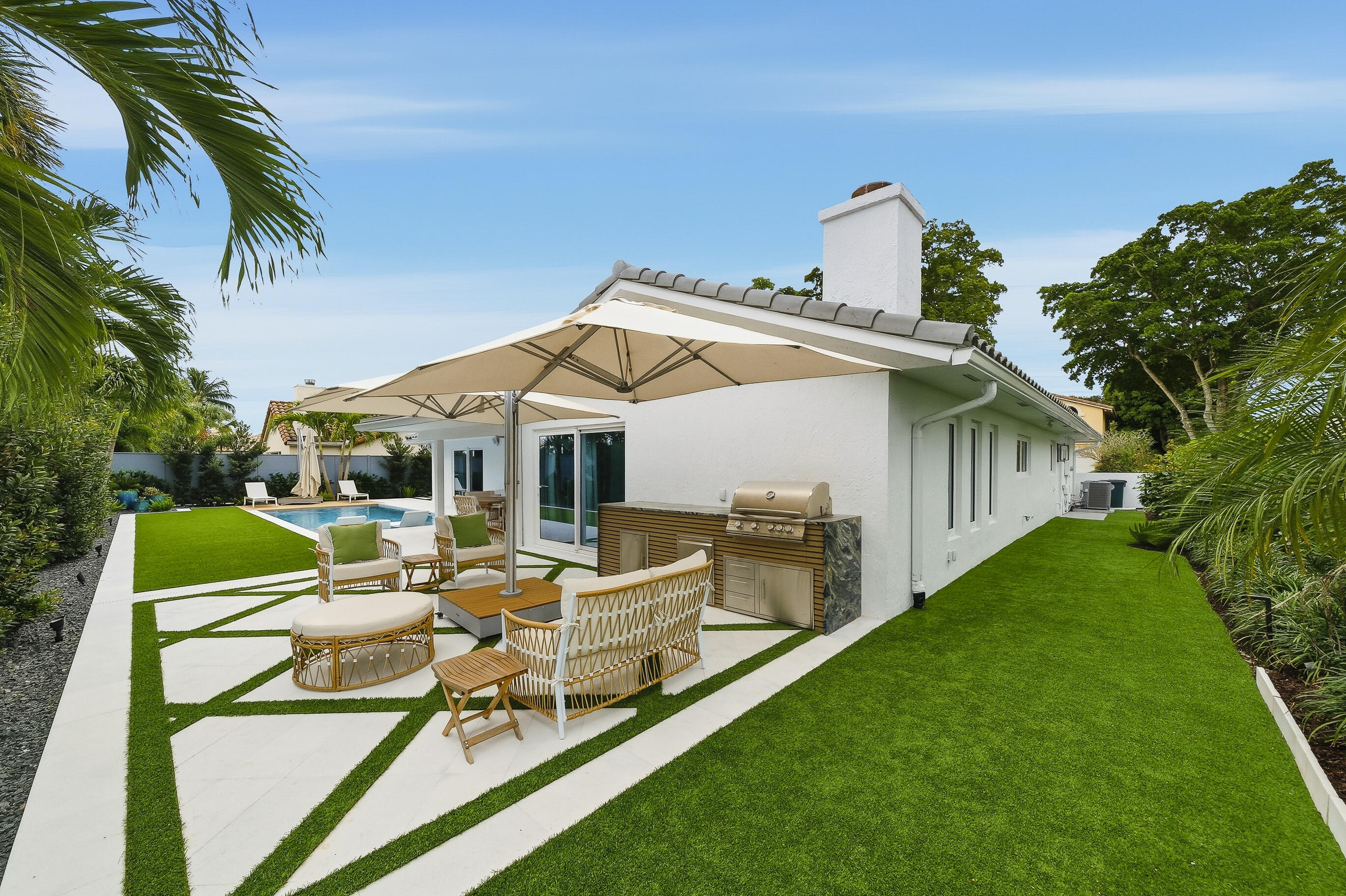 2710 NW 27th Avenue