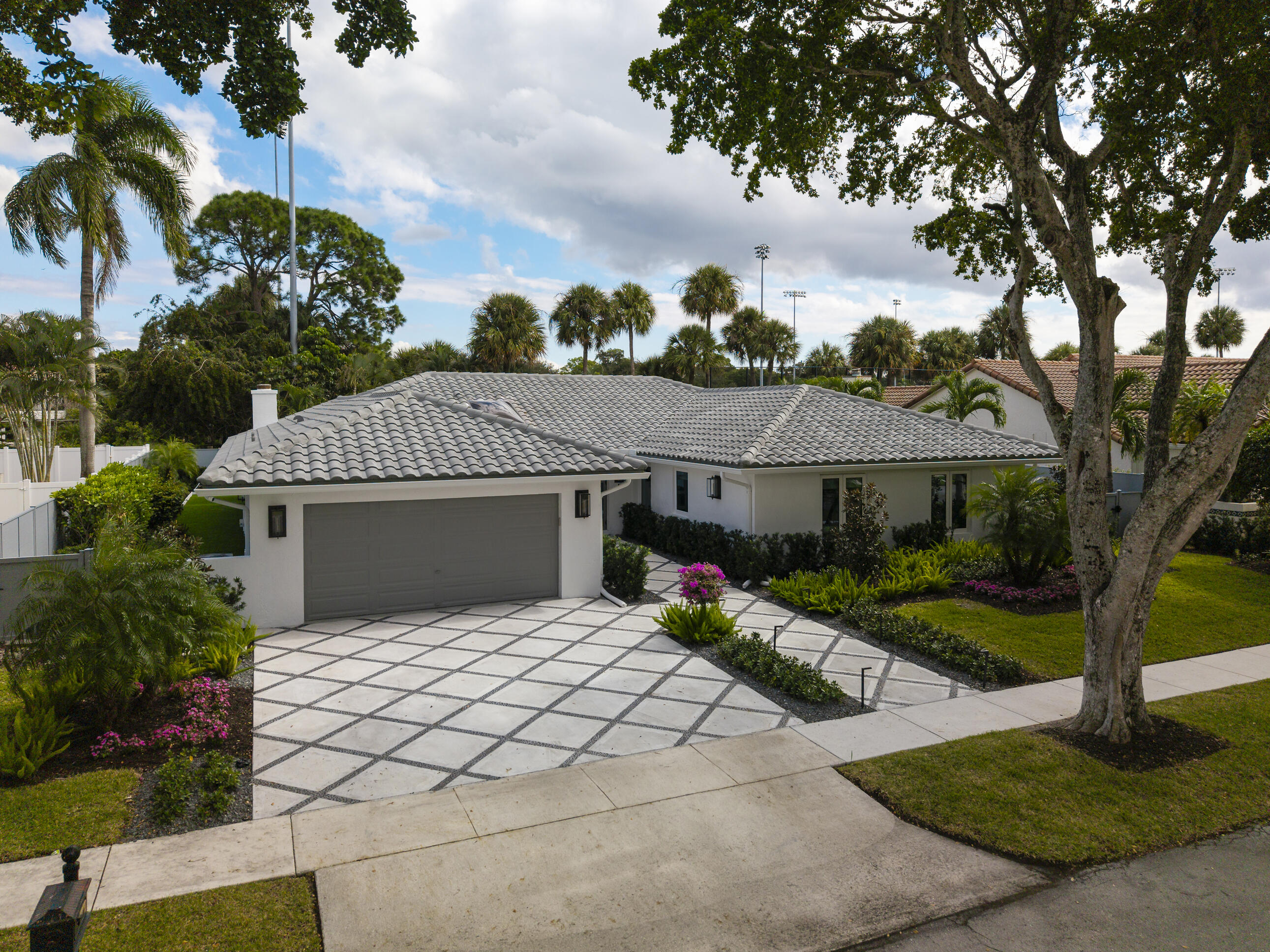 2710 NW 27th Avenue