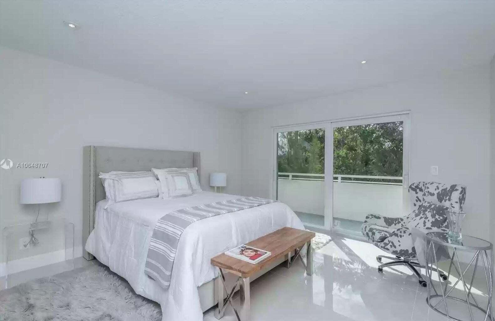 3212 NE 12th Street 302