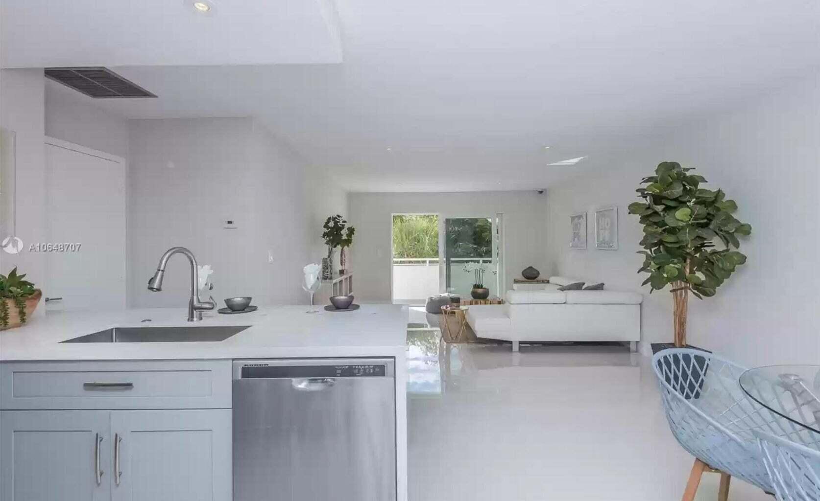 3212 NE 12th Street 302