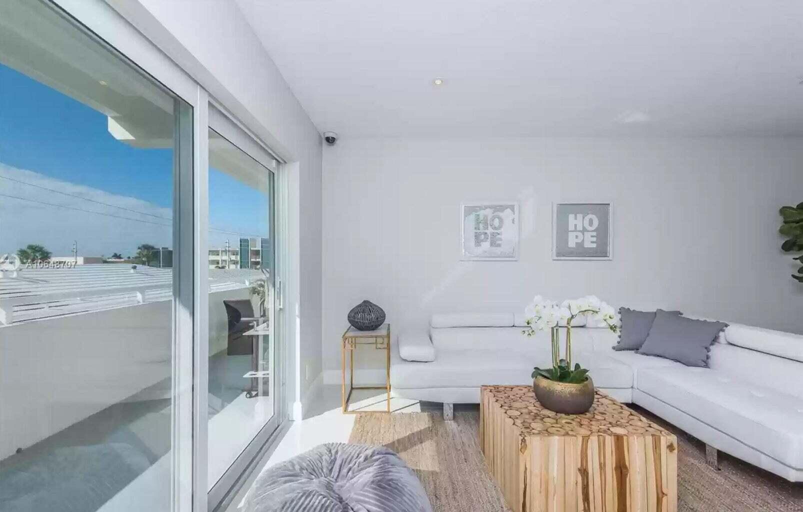 3212 NE 12th Street 302