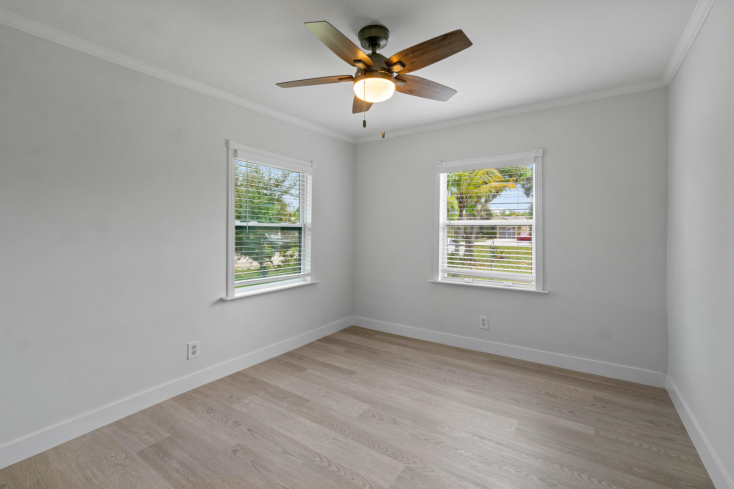 137 SW 9th Avenue