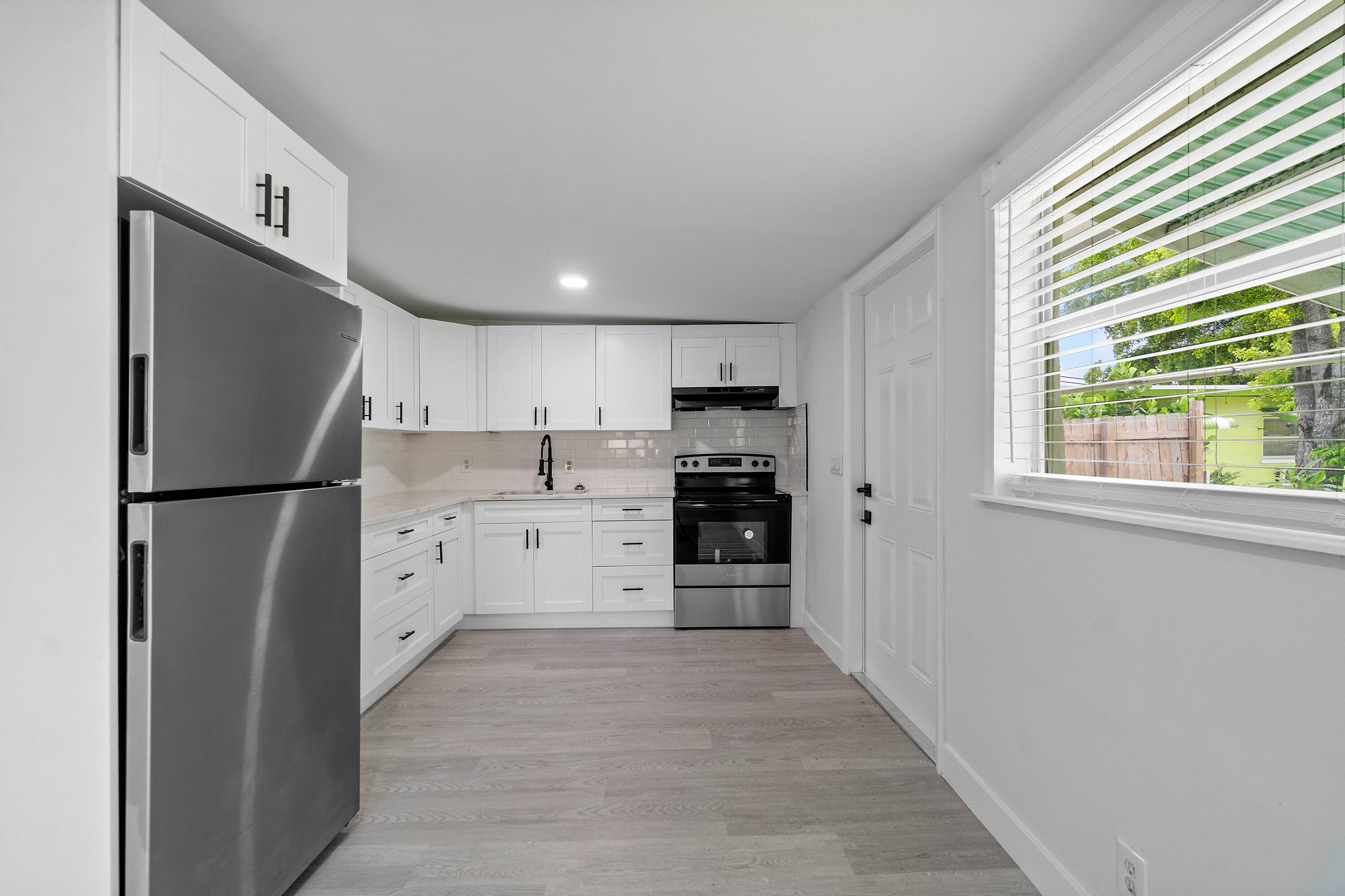 137 SW 9th Avenue