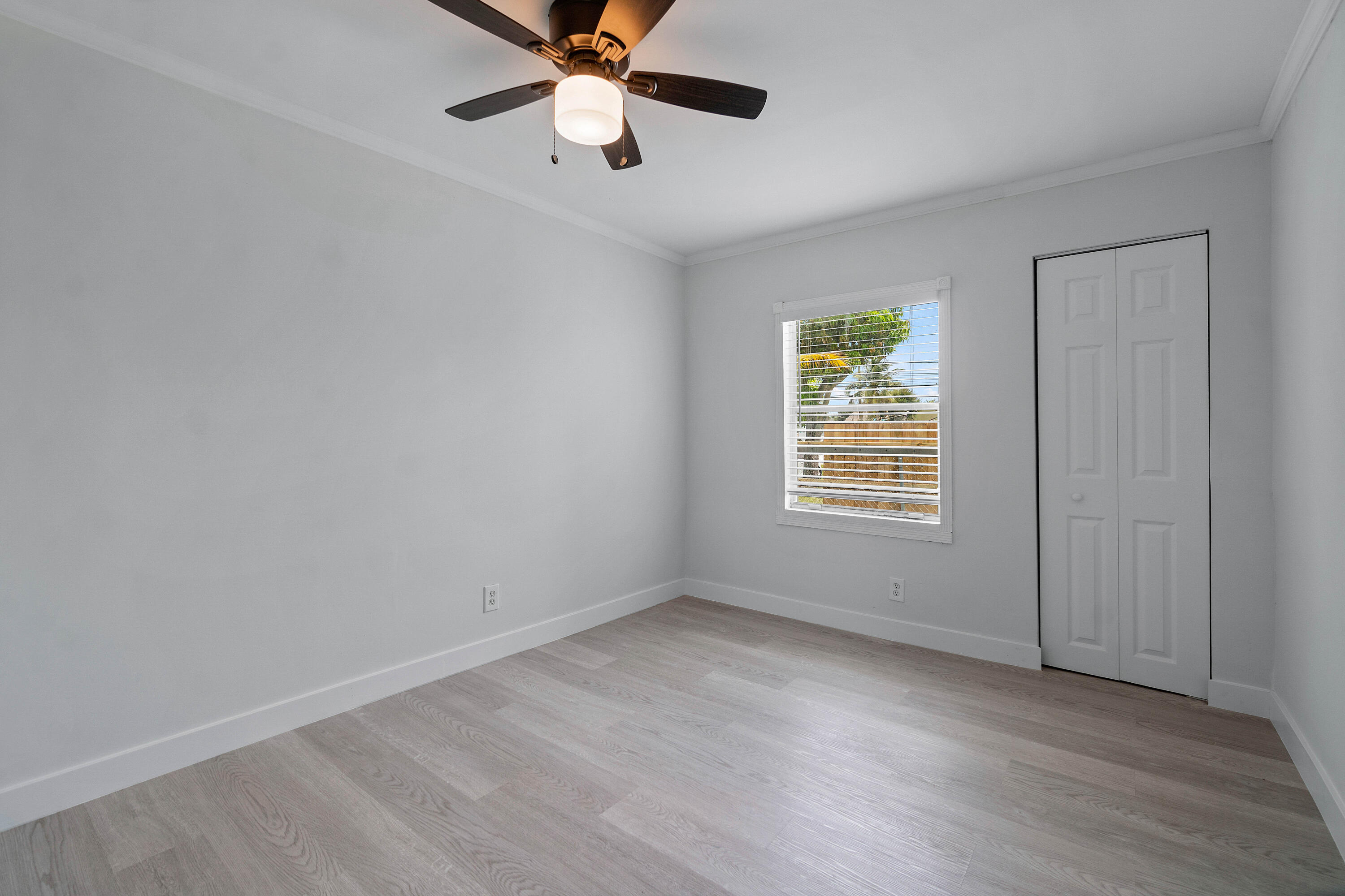 137 SW 9th Avenue
