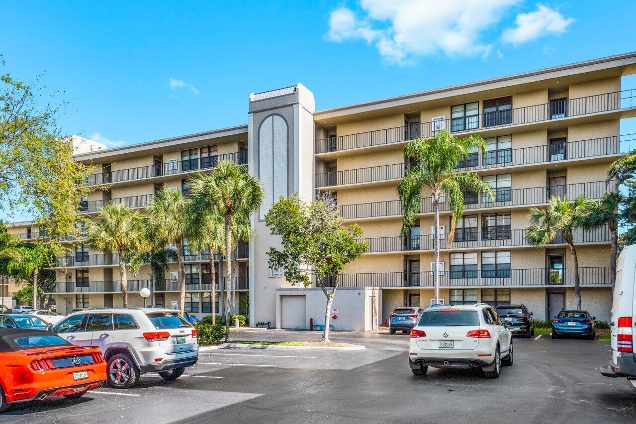 14 Royal Palm Way 504