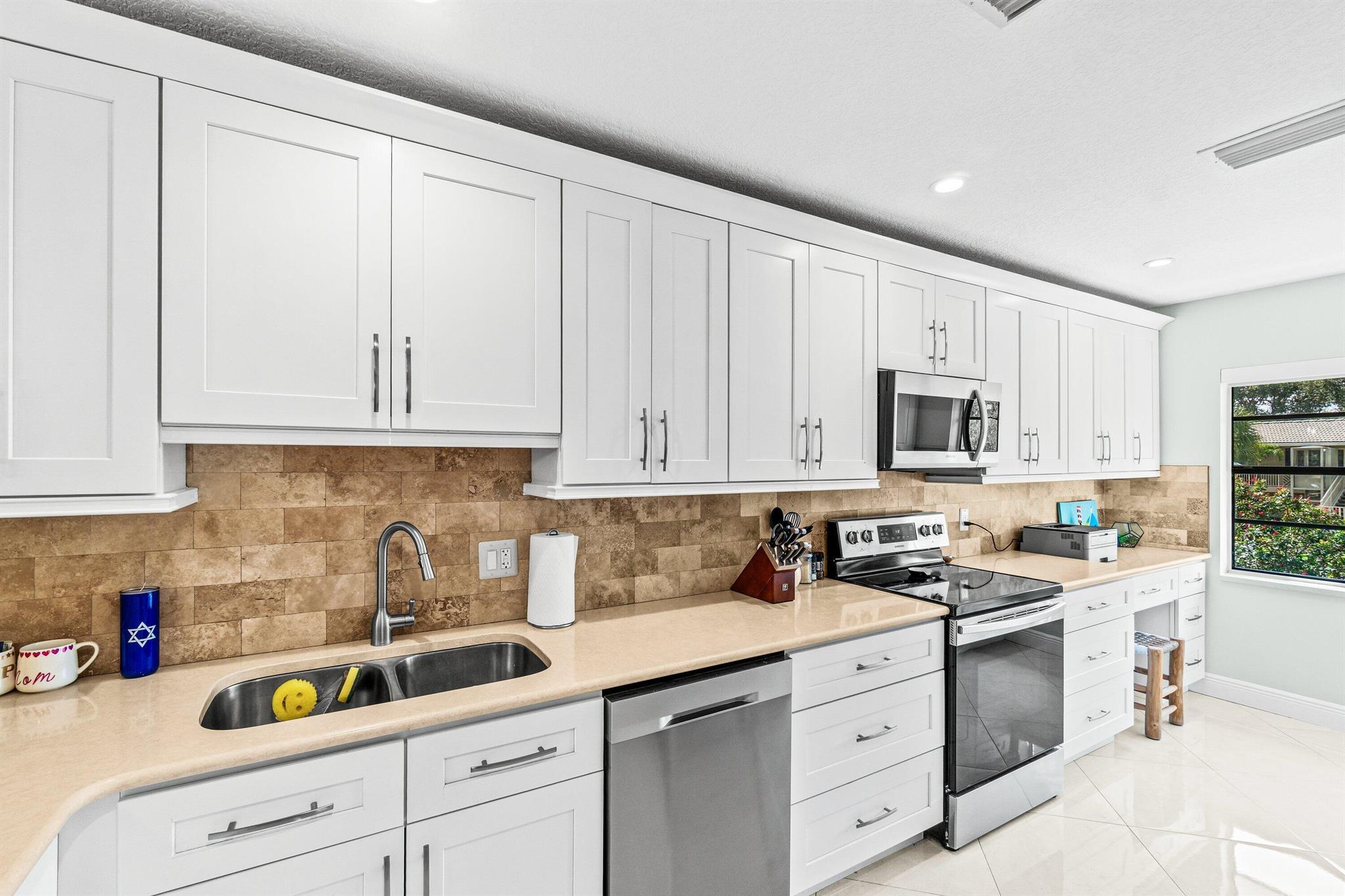 24 Stratford Drive E D